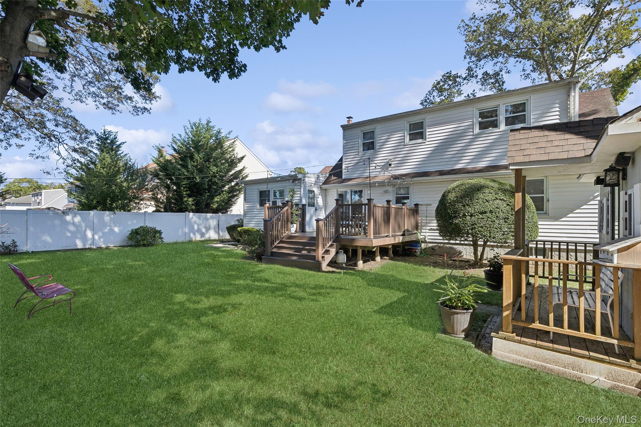 320 W 11th Street, Deer Park, NY 11729