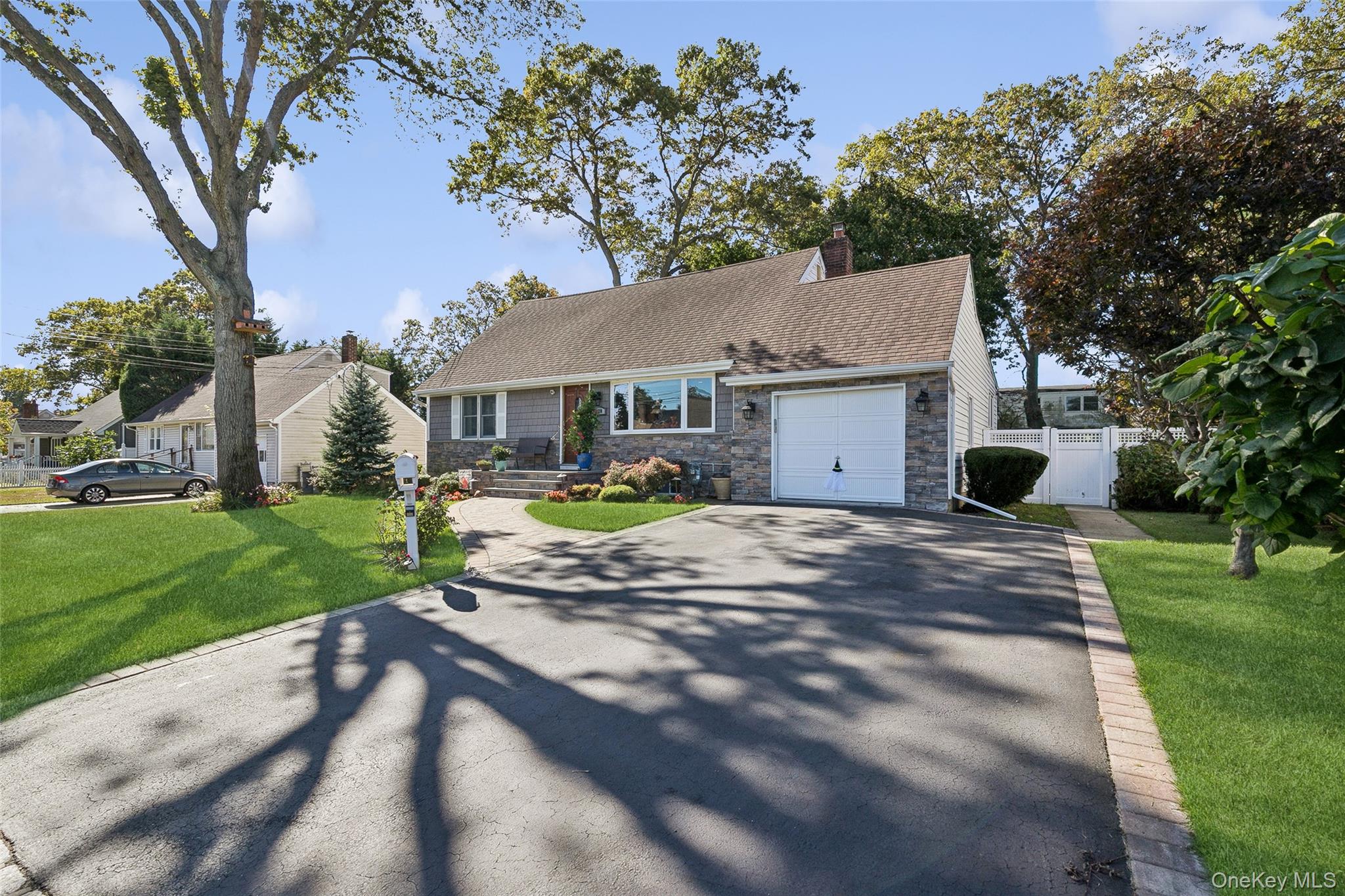 320 W 11th Street, Deer Park, NY 11729