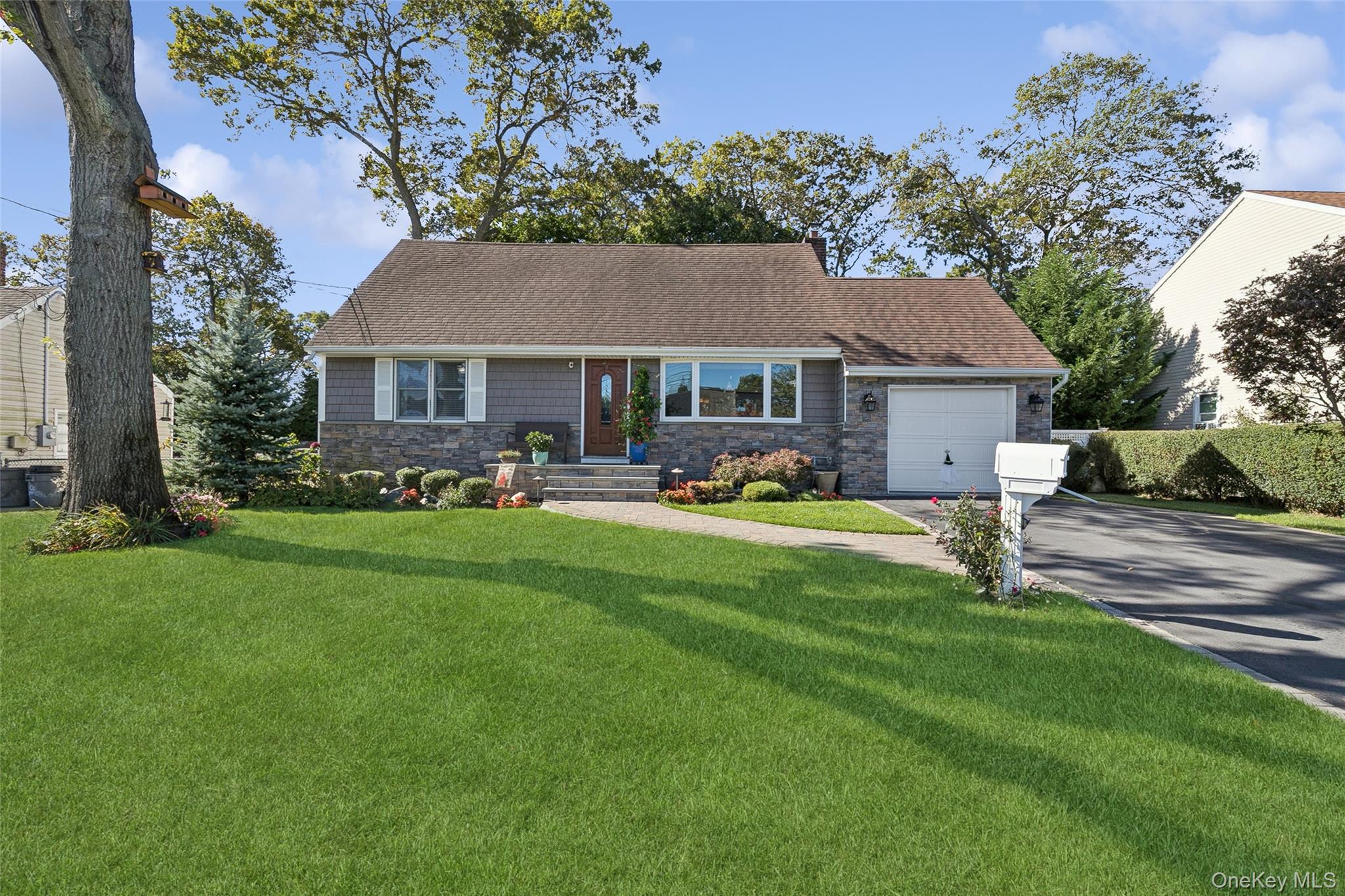 320 W 11th Street, Deer Park, NY 11729