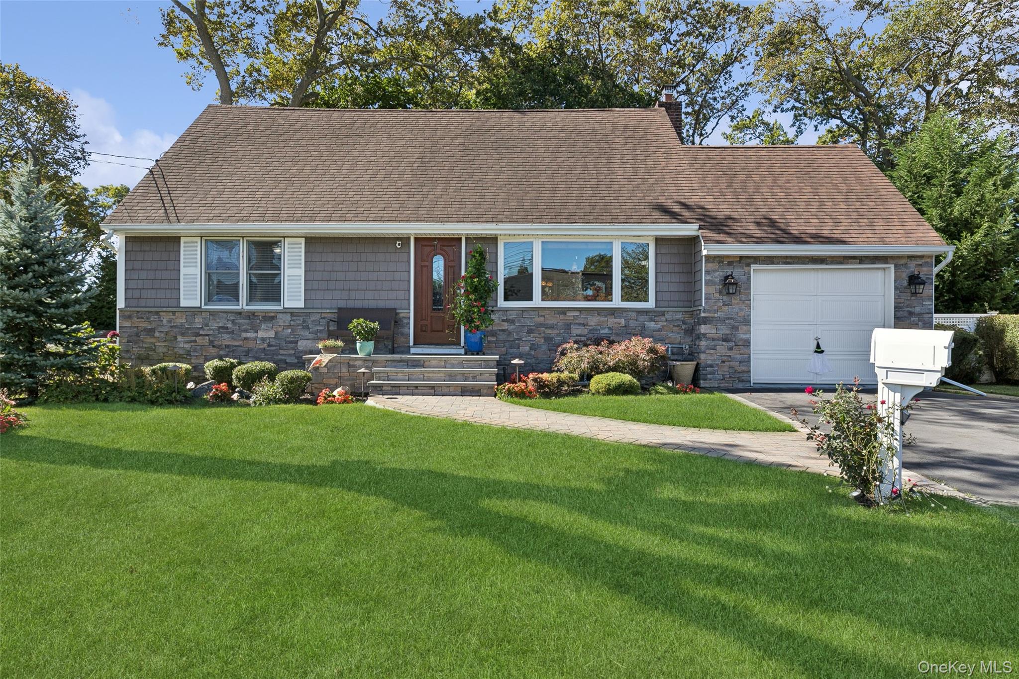 320 W 11th Street, Deer Park, NY 11729