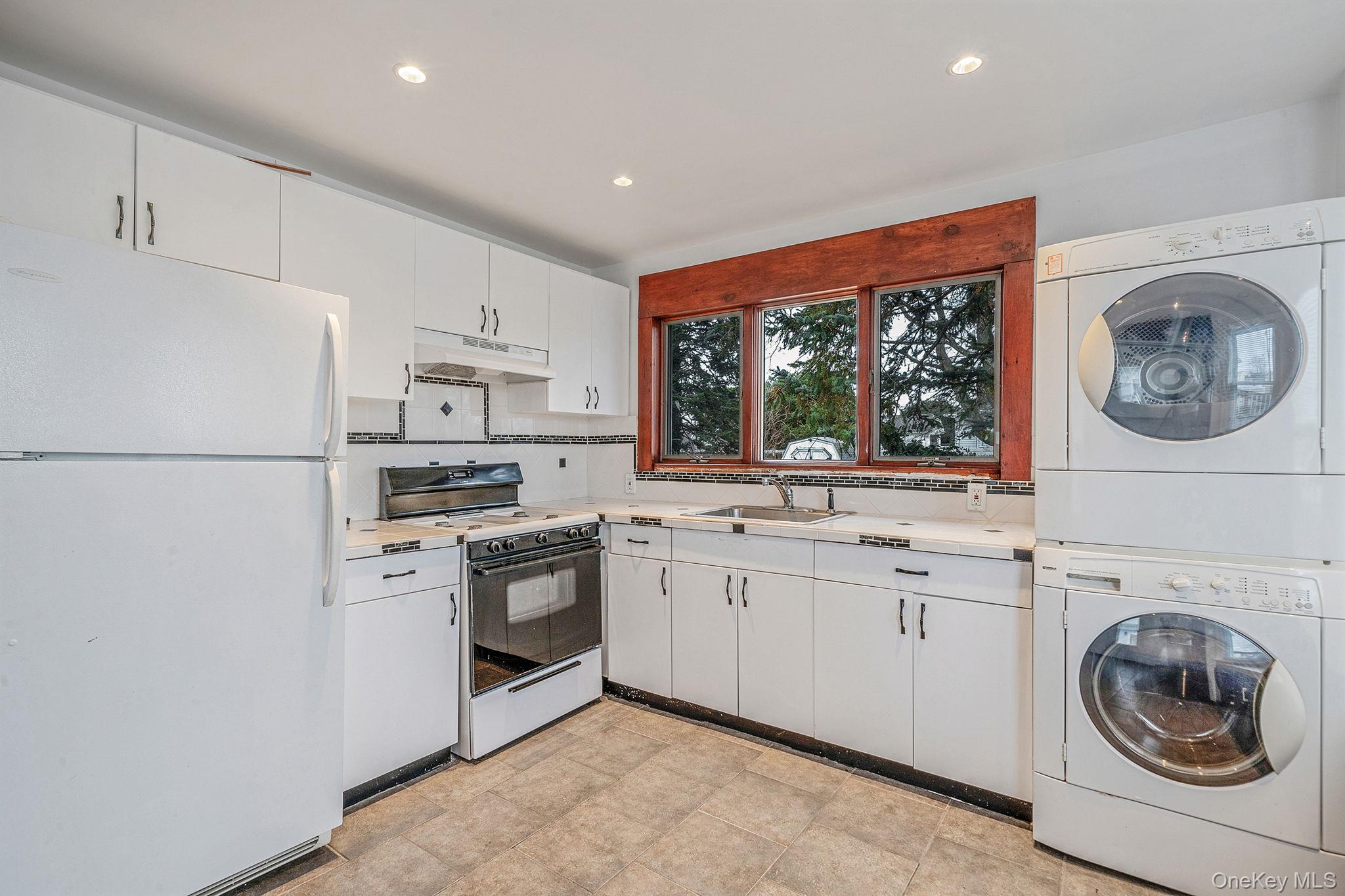 8 Eastern Concourse, Amityville, NY 11701