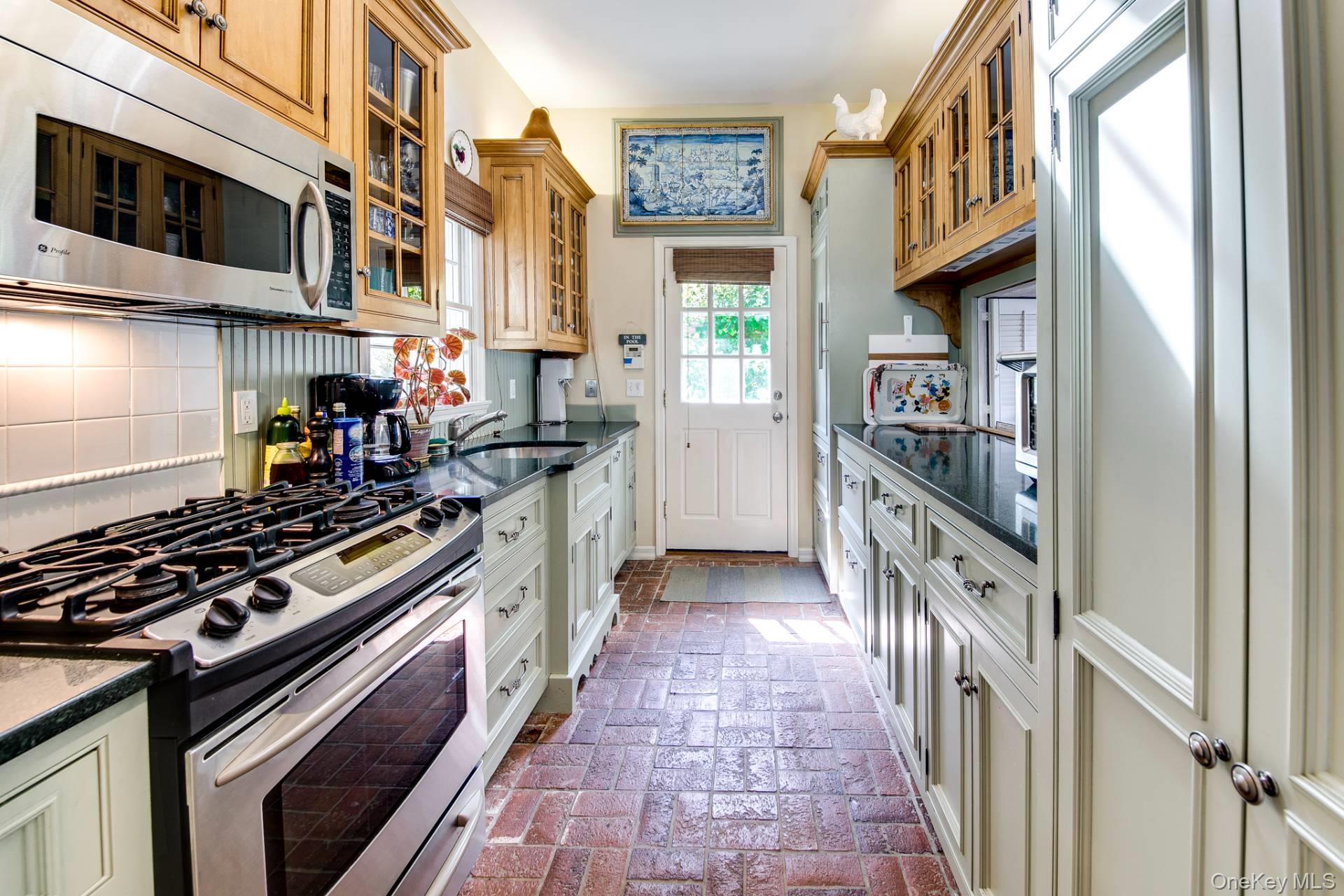 641 Montauk Highway, East Hampton, NY 11930