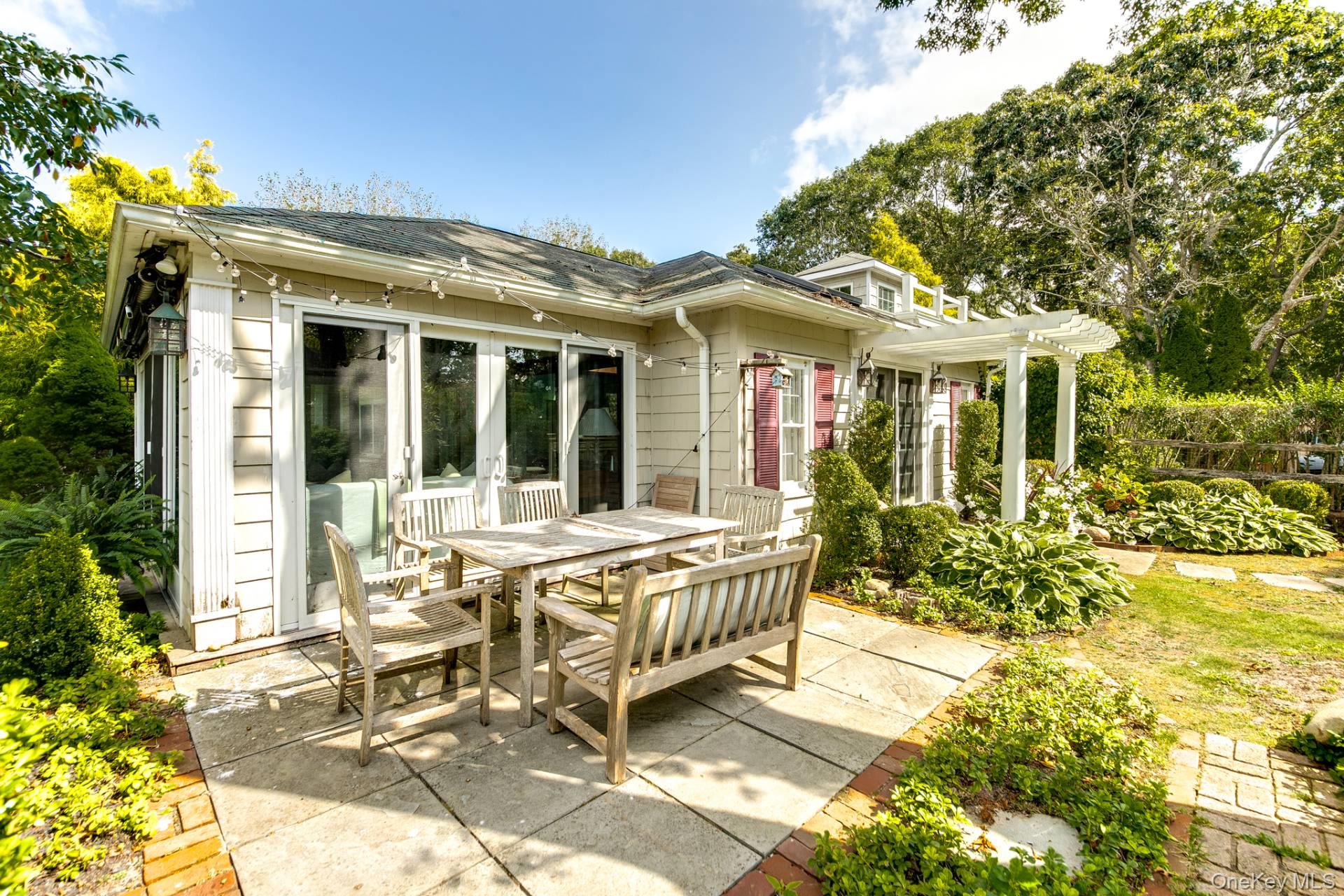 641 Montauk Highway, East Hampton, NY 11930