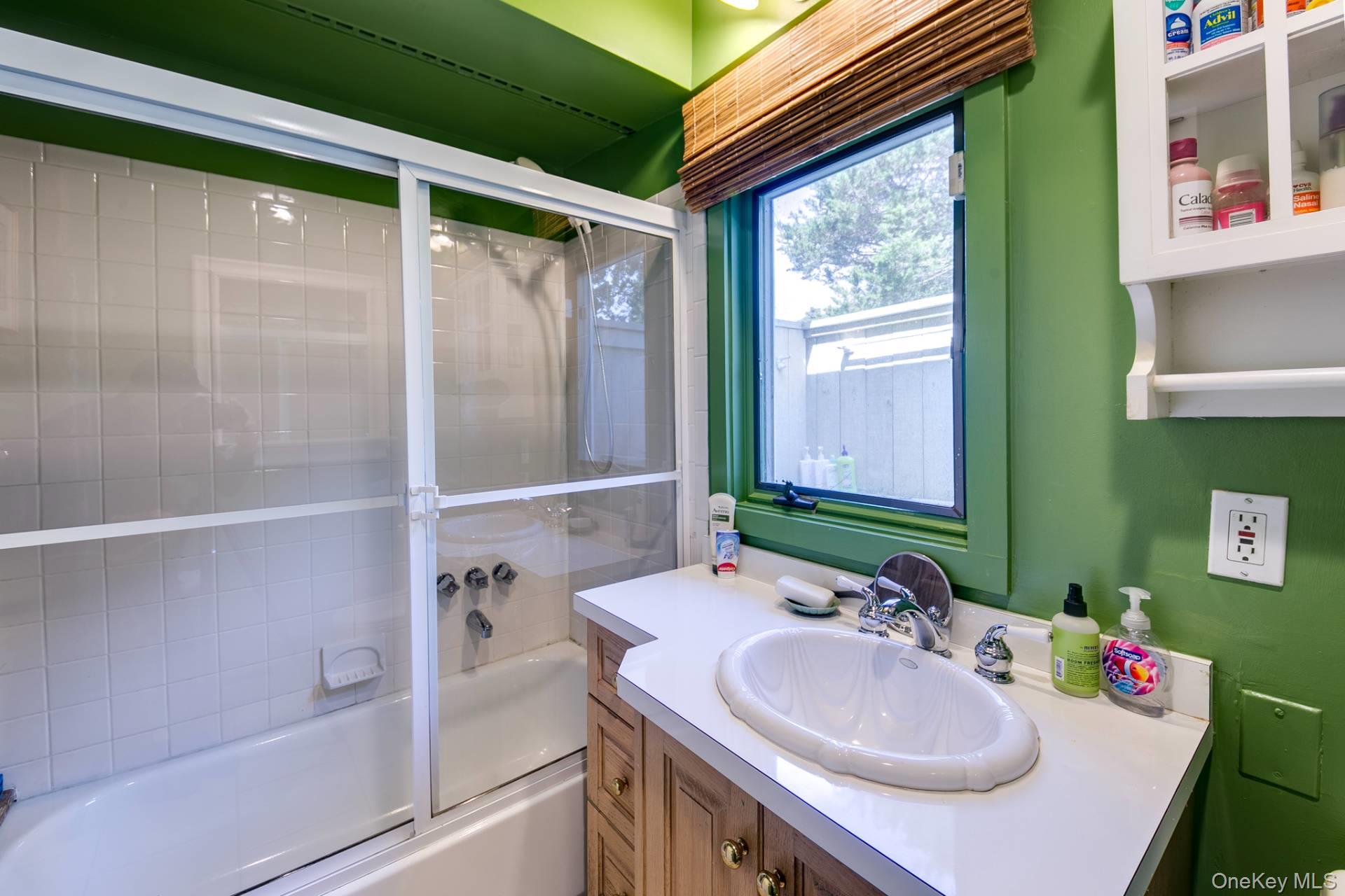 641 Montauk Highway, East Hampton, NY 11930