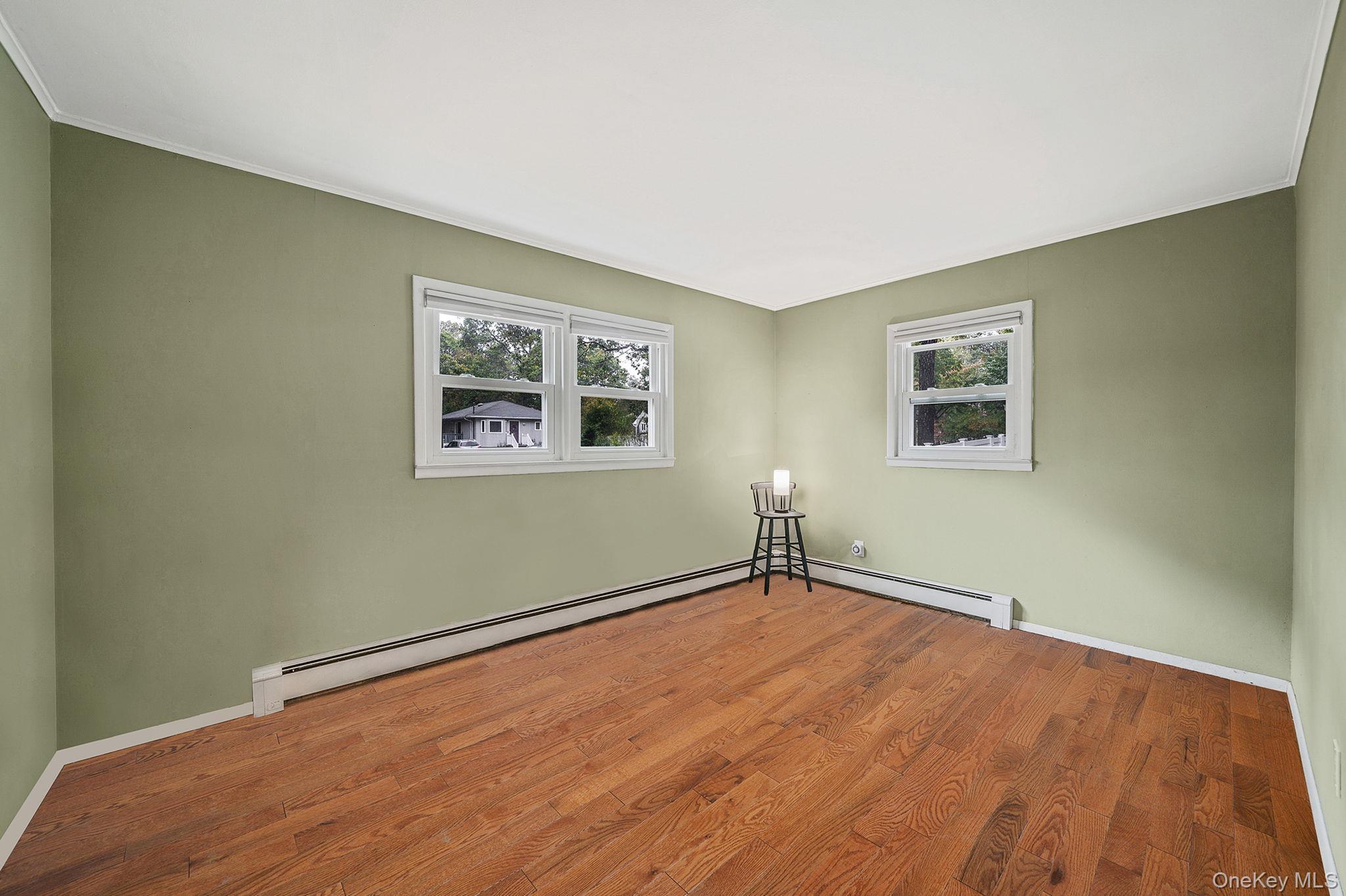 15 Raymond Avenue, Farmingville, NY 11738