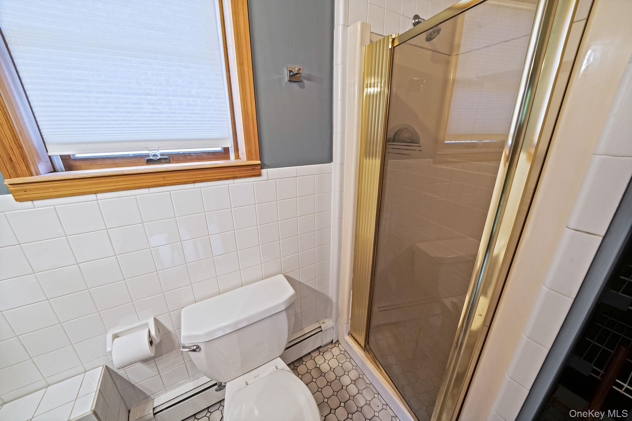 15 Raymond Avenue, Farmingville, NY 11738