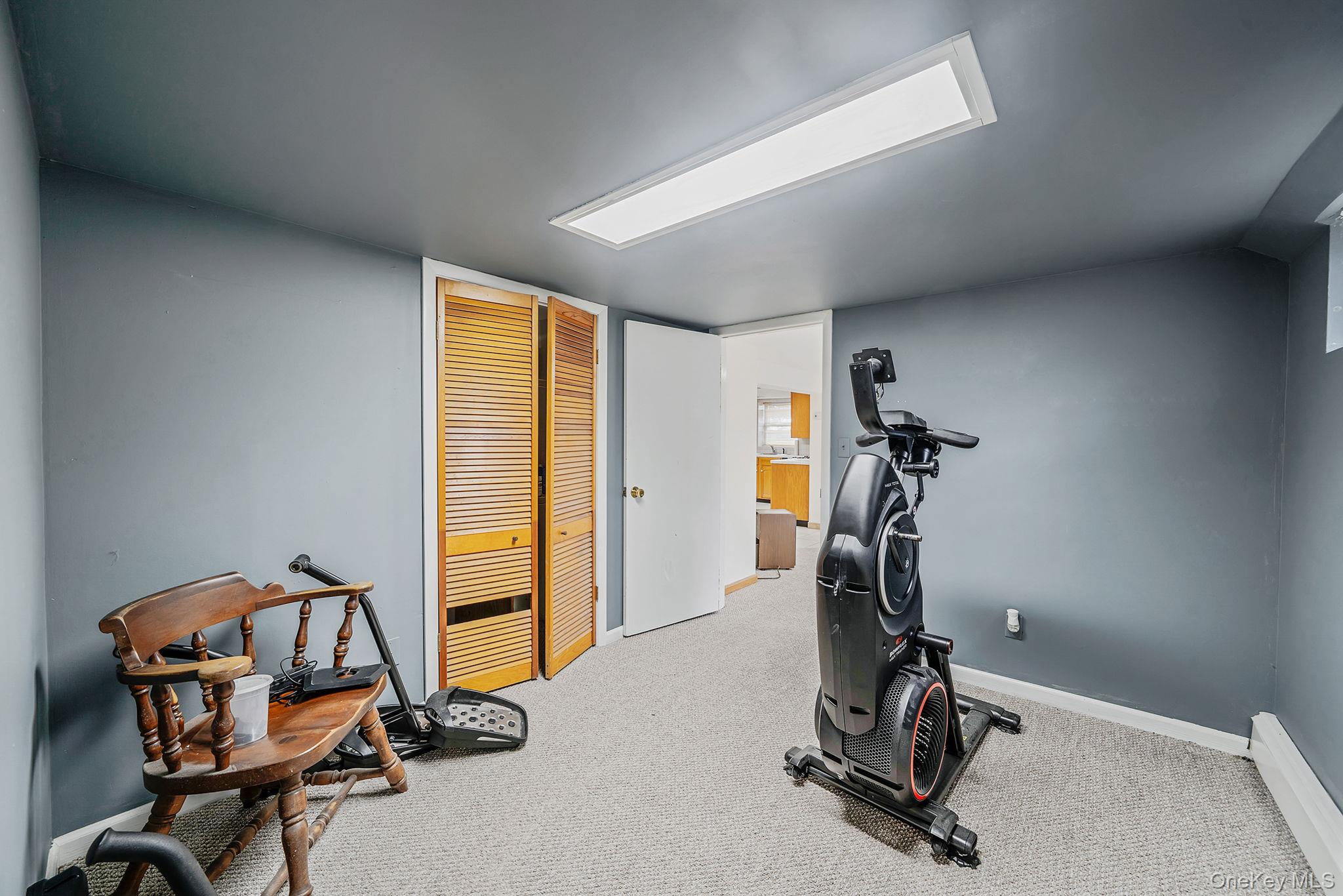 15 Raymond Avenue, Farmingville, NY 11738