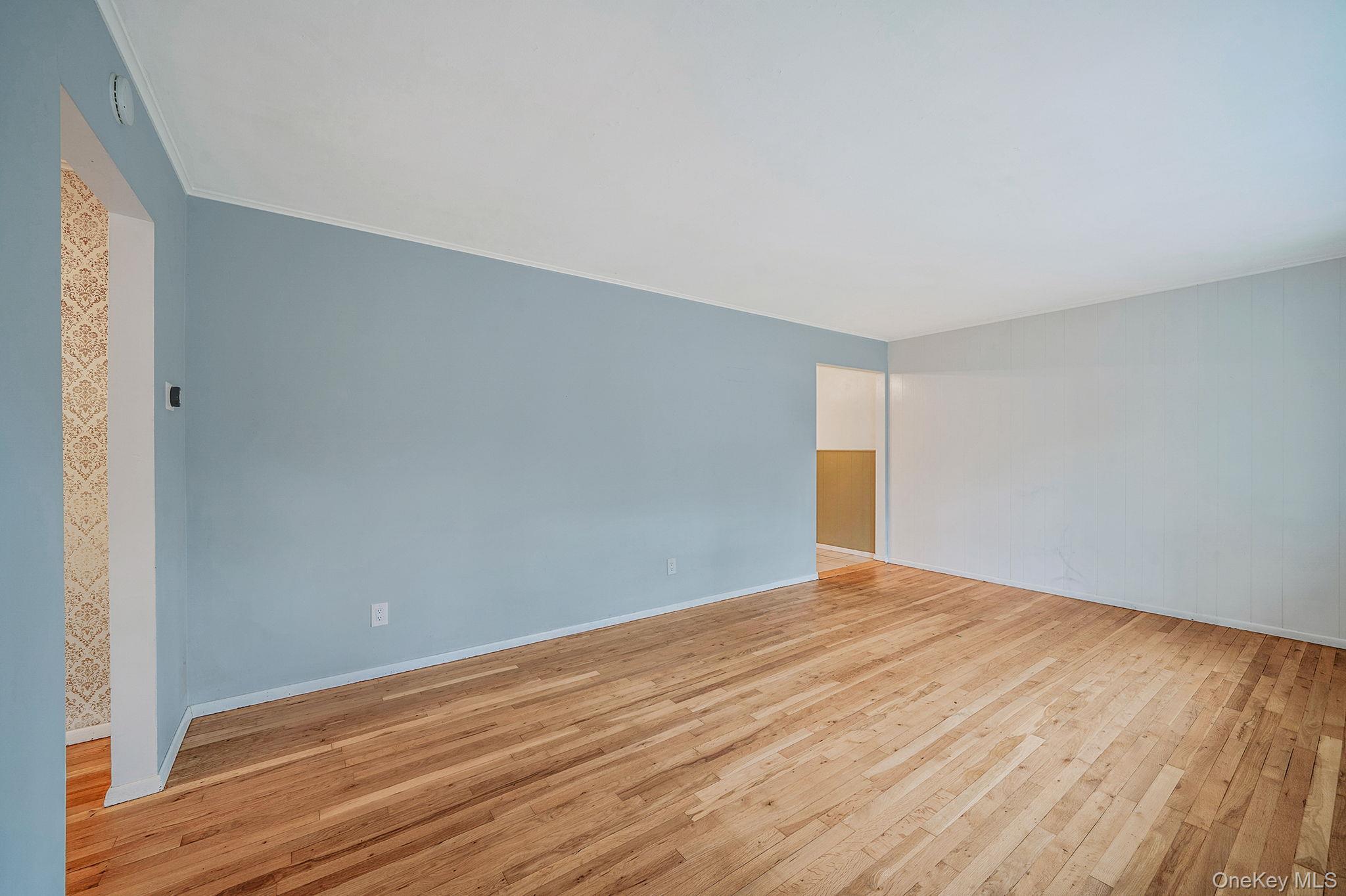 15 Raymond Avenue, Farmingville, NY 11738