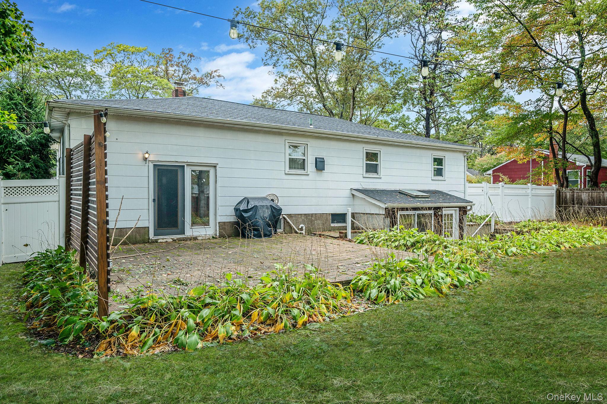 15 Raymond Avenue, Farmingville, NY 11738