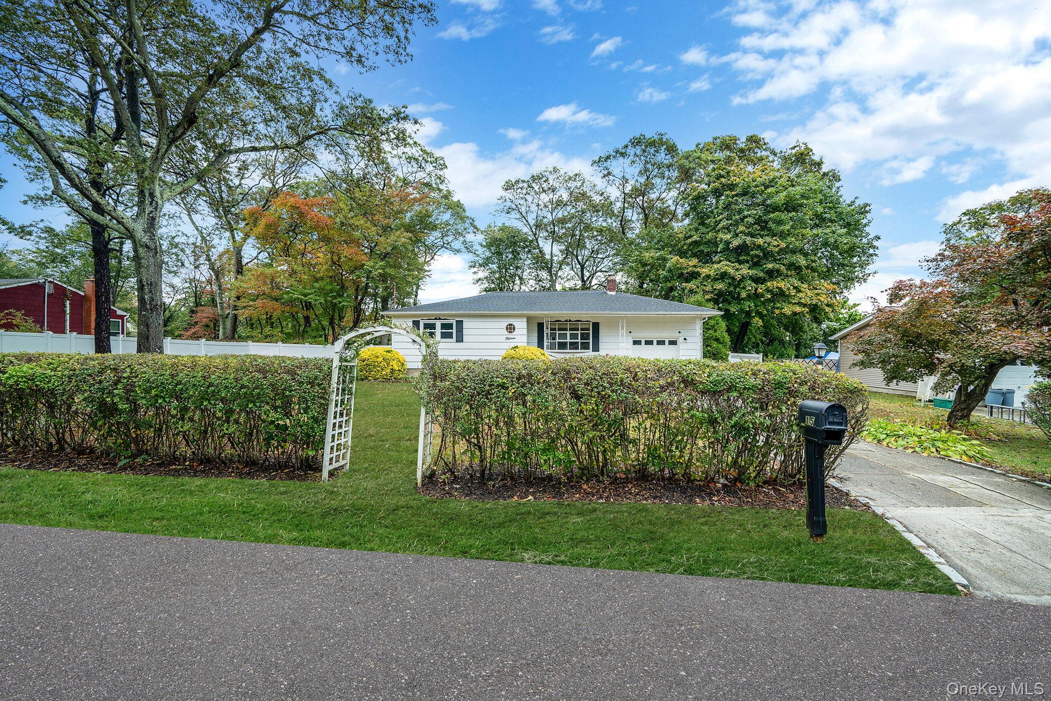 15 Raymond Avenue, Farmingville, NY 11738