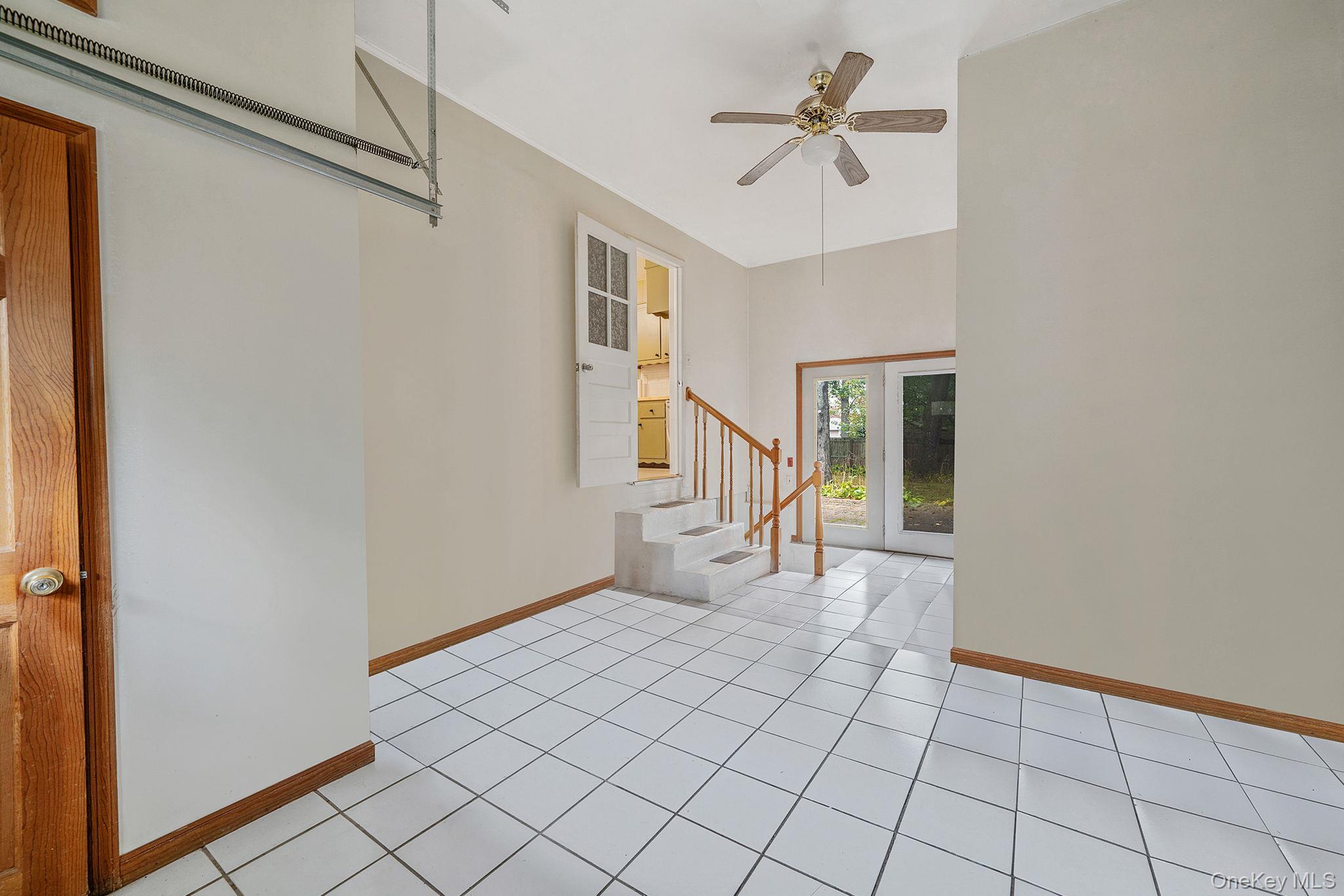 15 Raymond Avenue, Farmingville, NY 11738