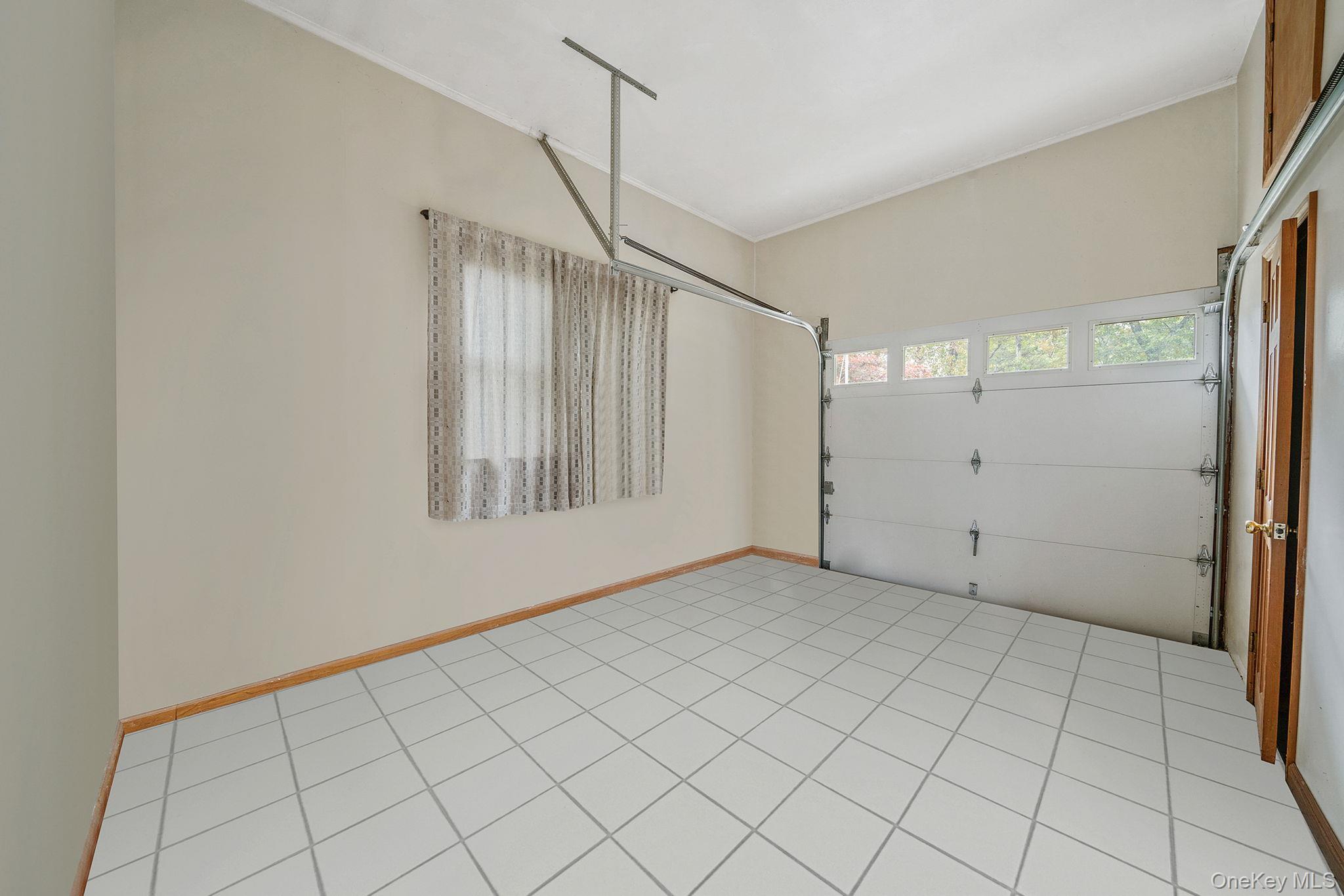 15 Raymond Avenue, Farmingville, NY 11738