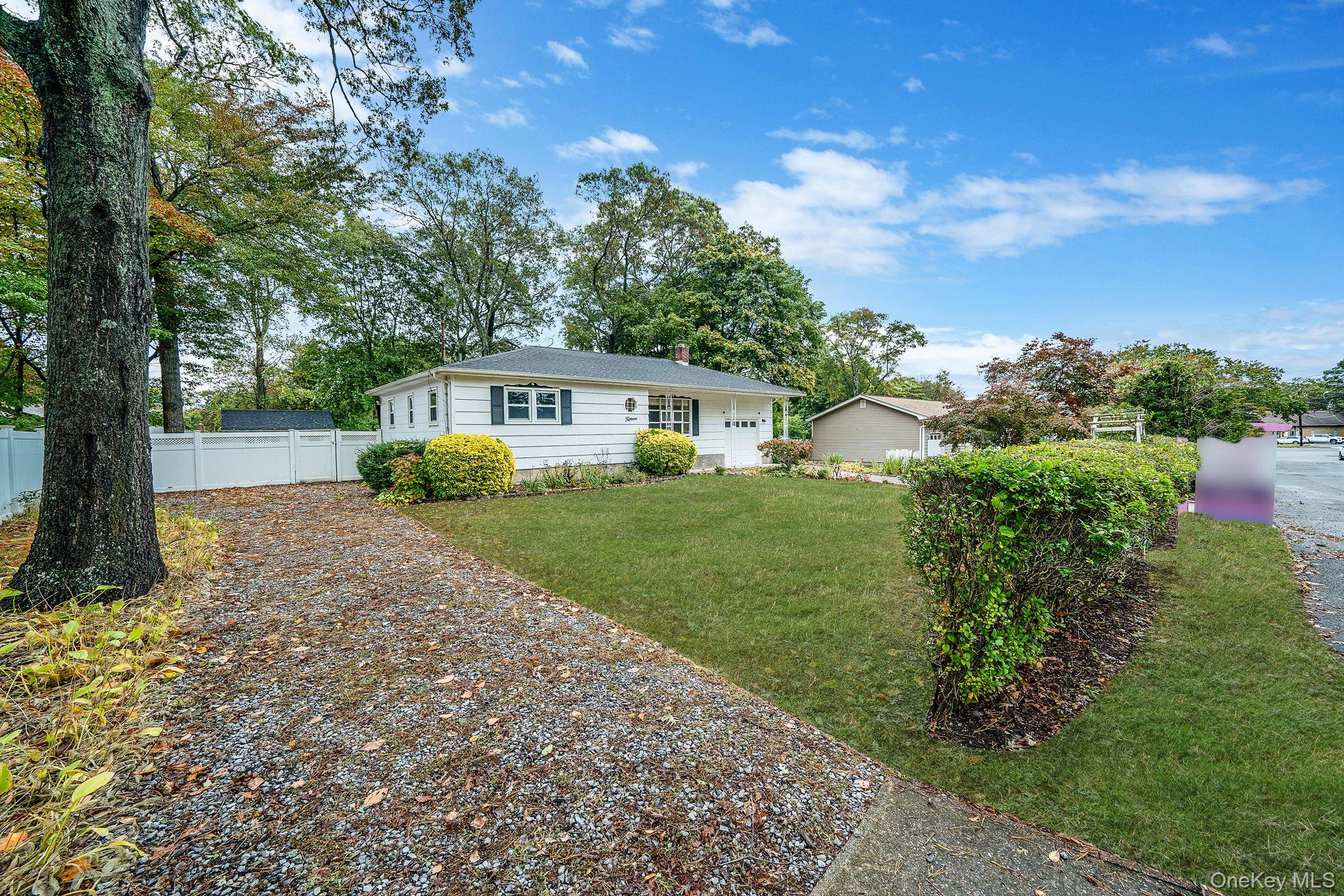 15 Raymond Avenue, Farmingville, NY 11738