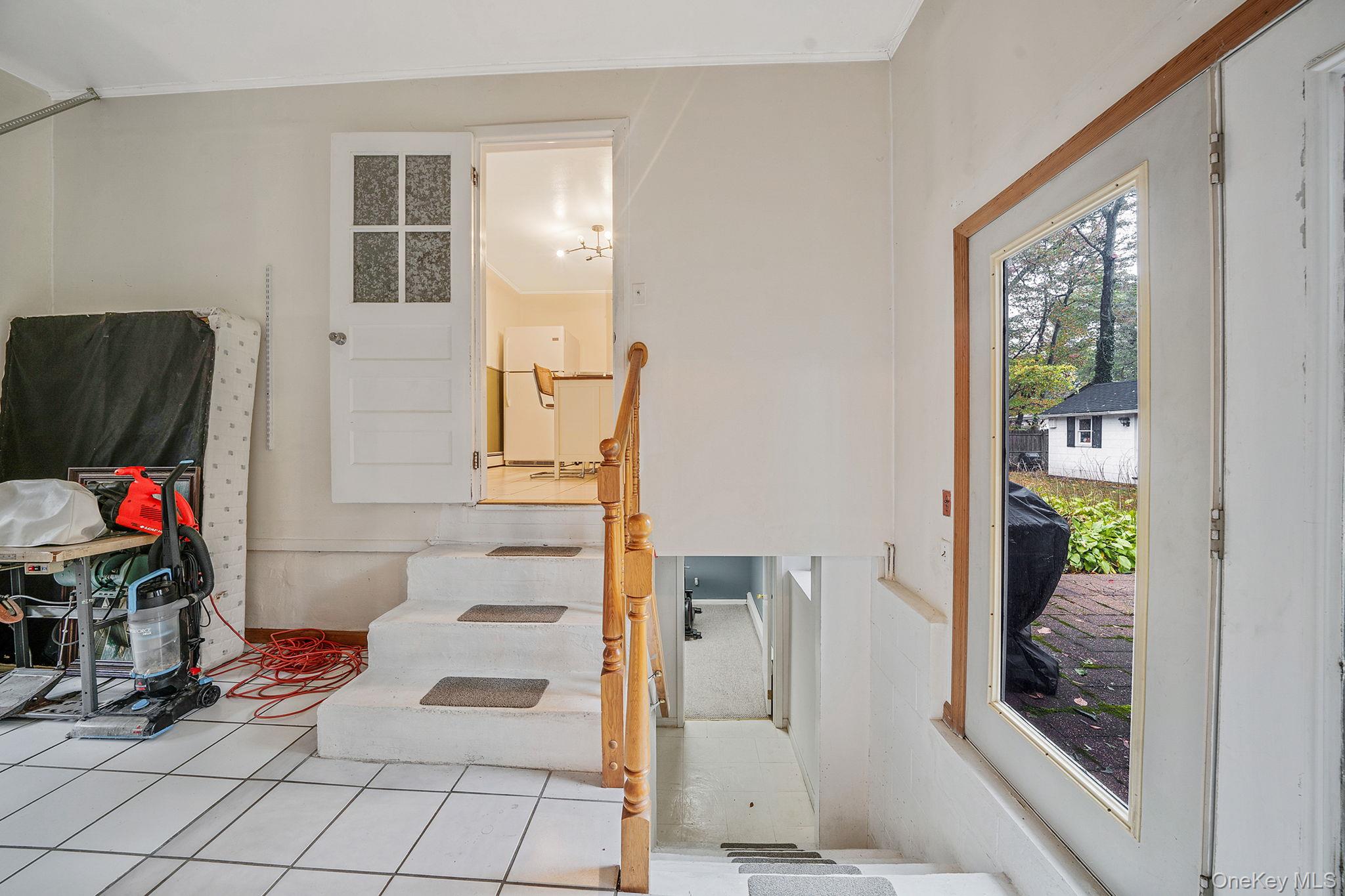 15 Raymond Avenue, Farmingville, NY 11738