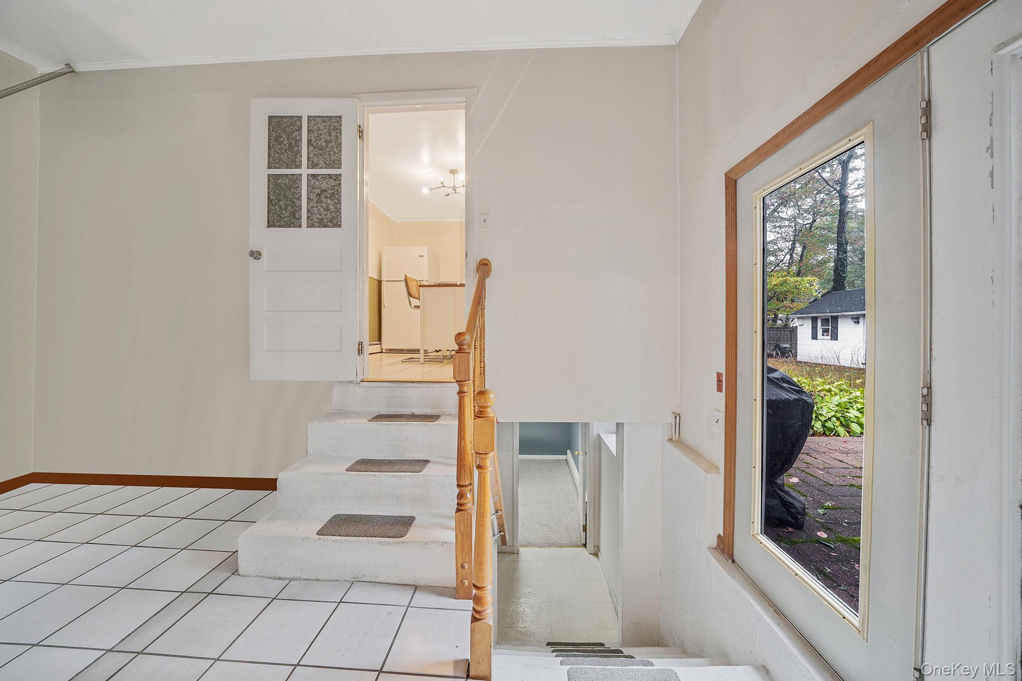 15 Raymond Avenue, Farmingville, NY 11738