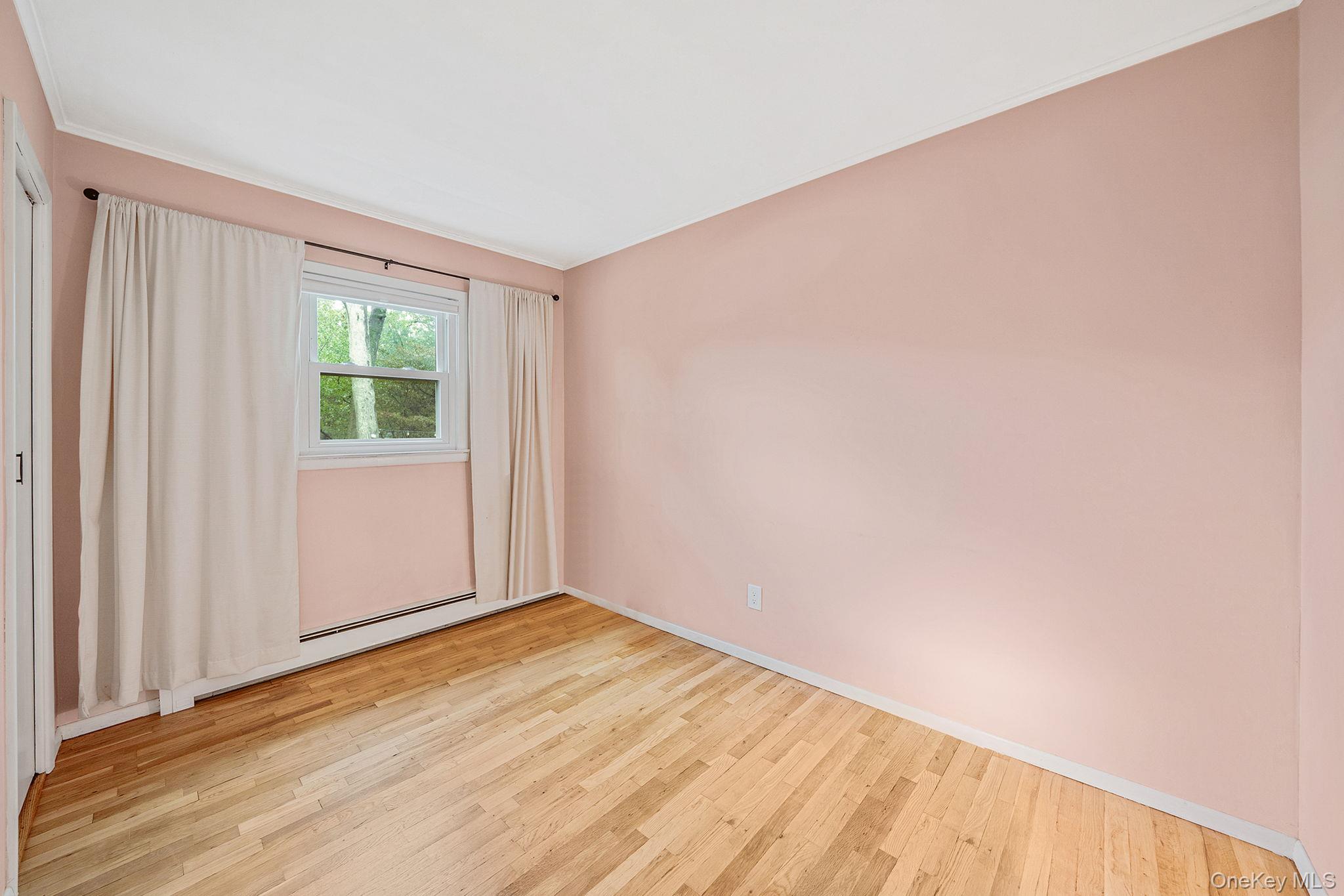 15 Raymond Avenue, Farmingville, NY 11738