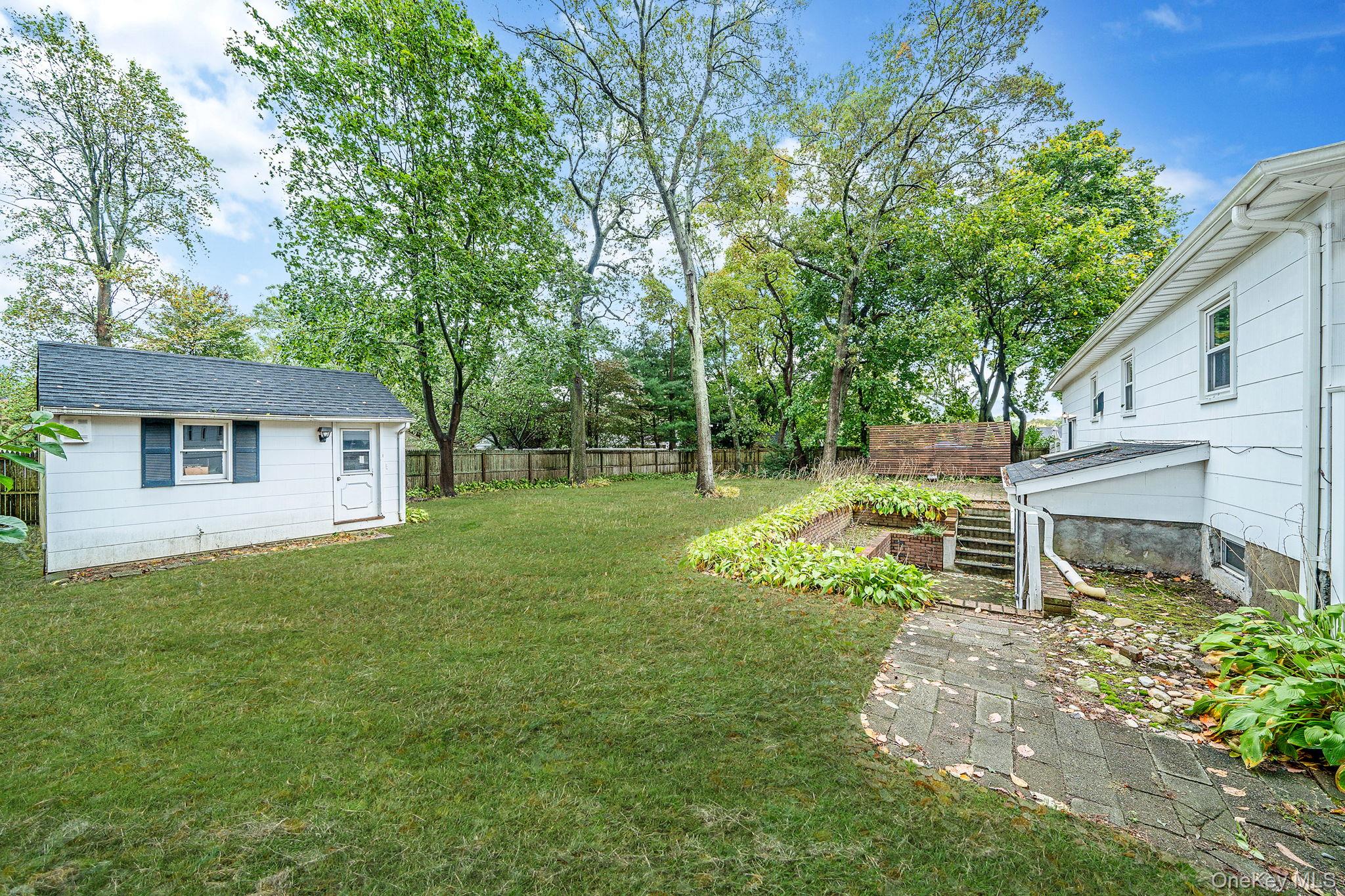 15 Raymond Avenue, Farmingville, NY 11738