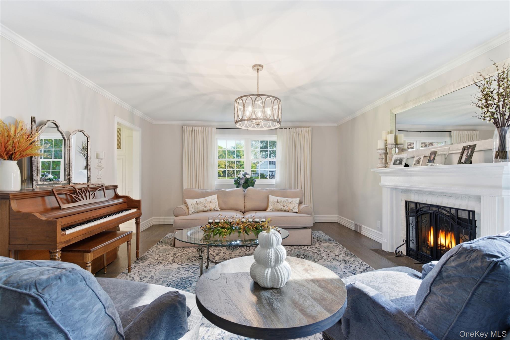 17 Winchester Lane, Huntington, NY 11743