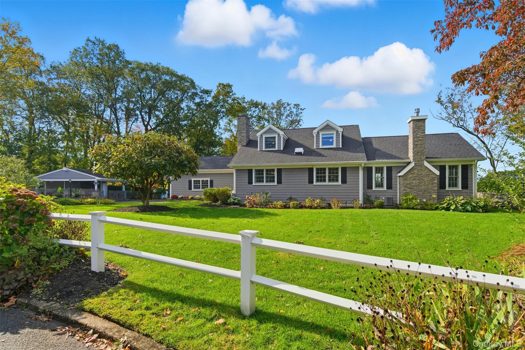 17 Winchester Lane, Huntington, NY 11743