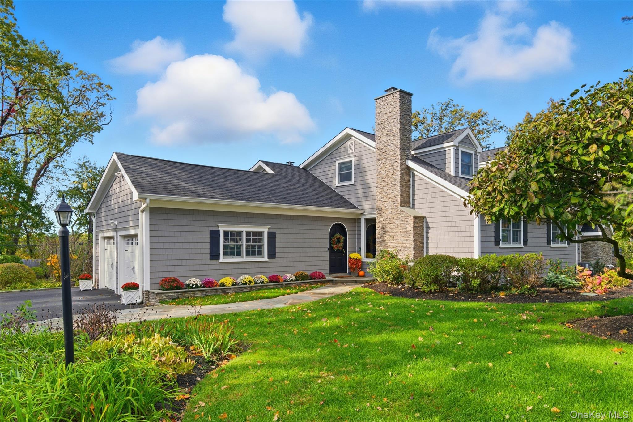 17 Winchester Lane, Huntington, NY 11743