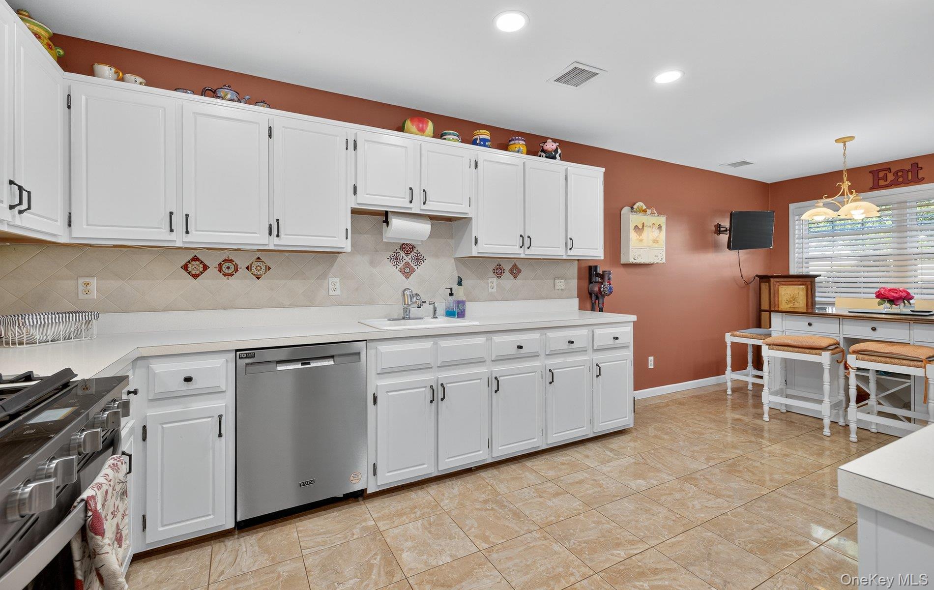 21 Indian Trace, Kings Park, NY 11754