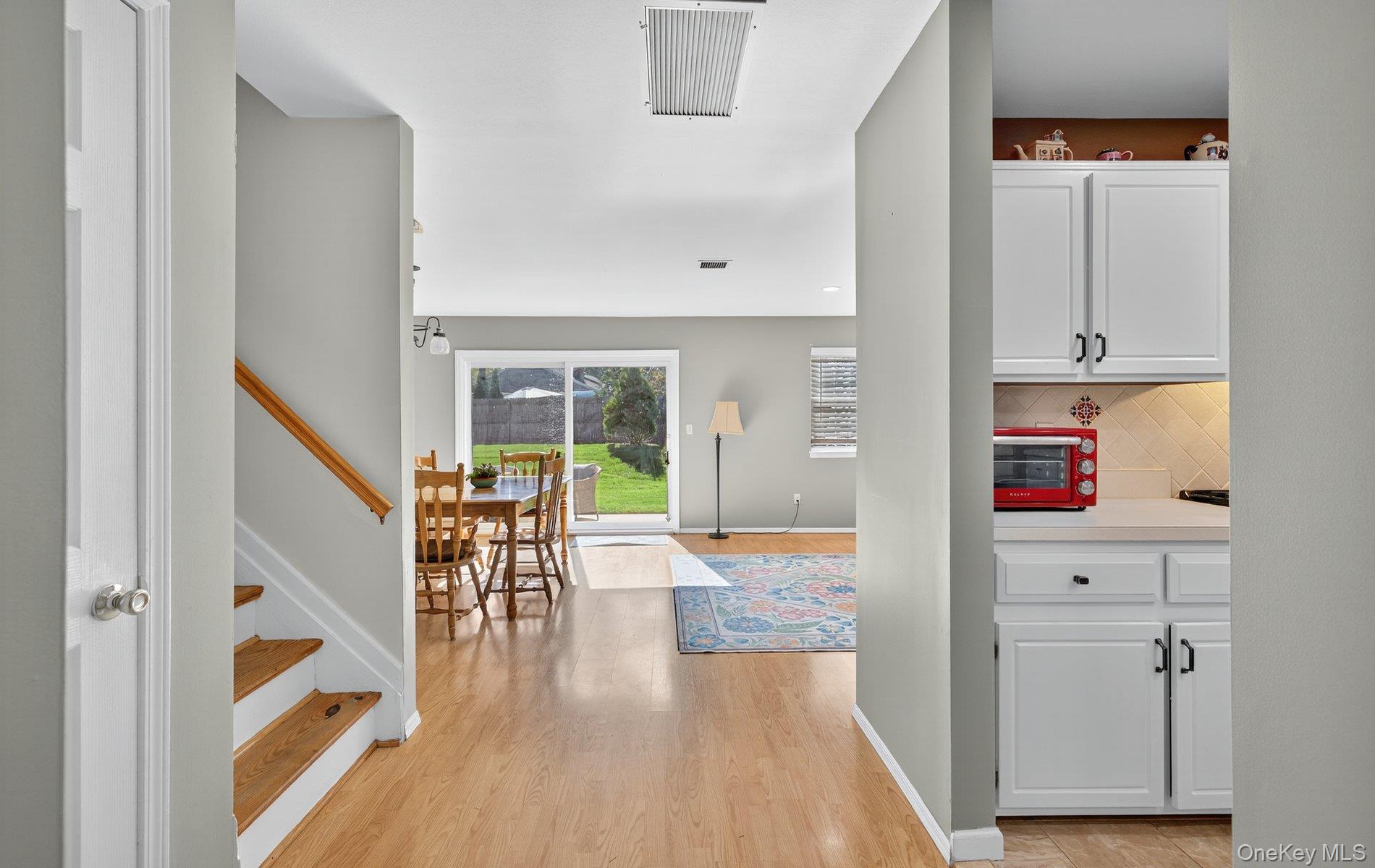 21 Indian Trace, Kings Park, NY 11754