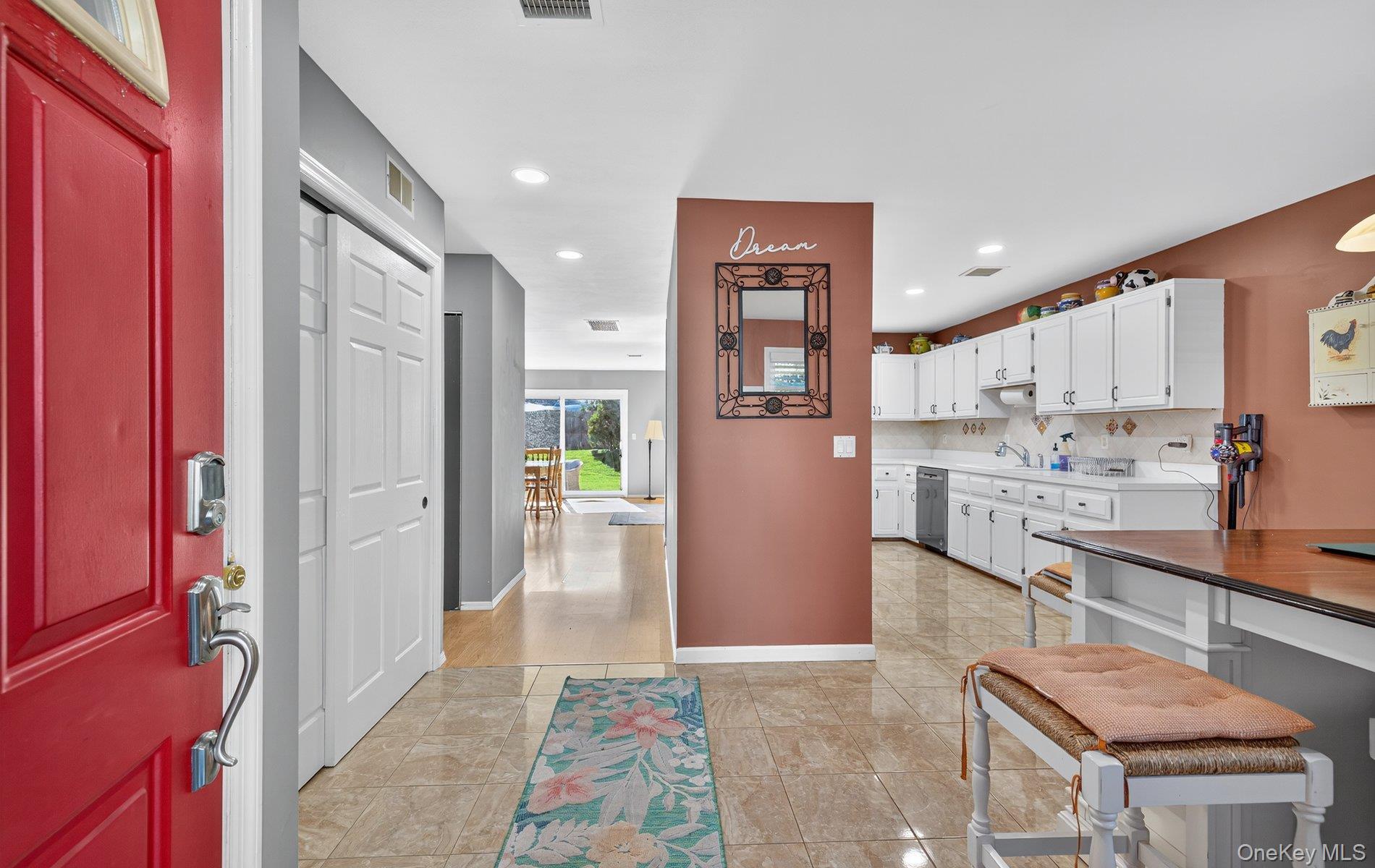 21 Indian Trace, Kings Park, NY 11754