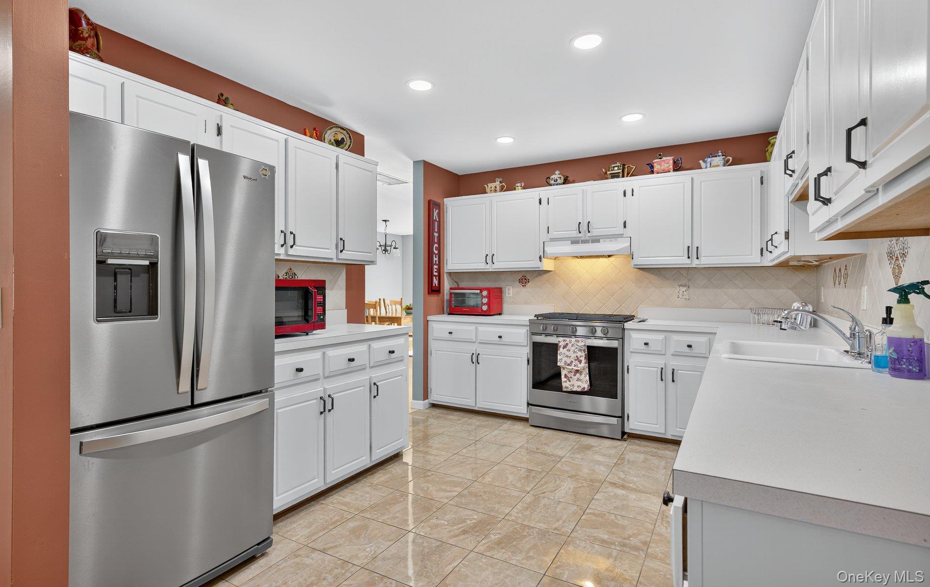 21 Indian Trace, Kings Park, NY 11754