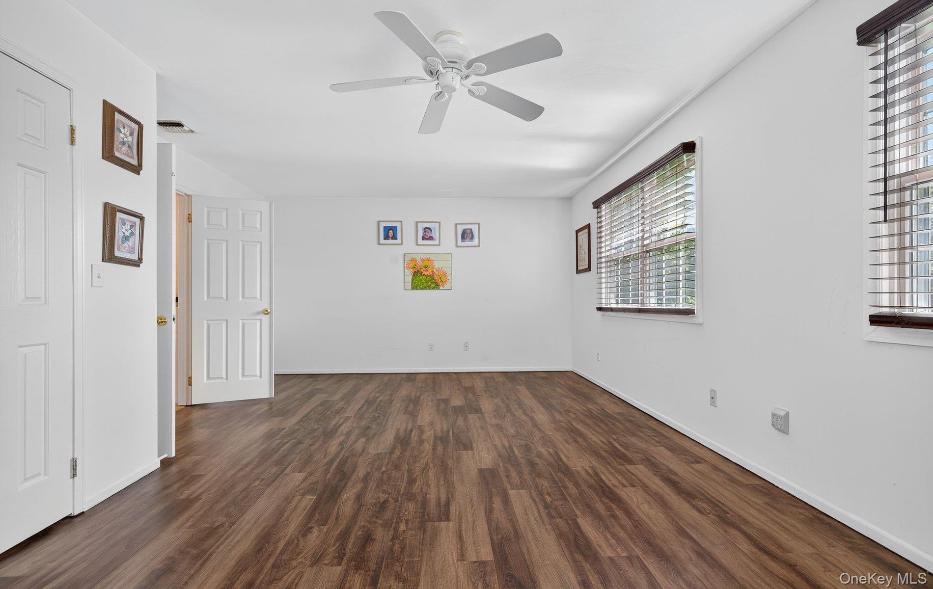 21 Indian Trace, Kings Park, NY 11754