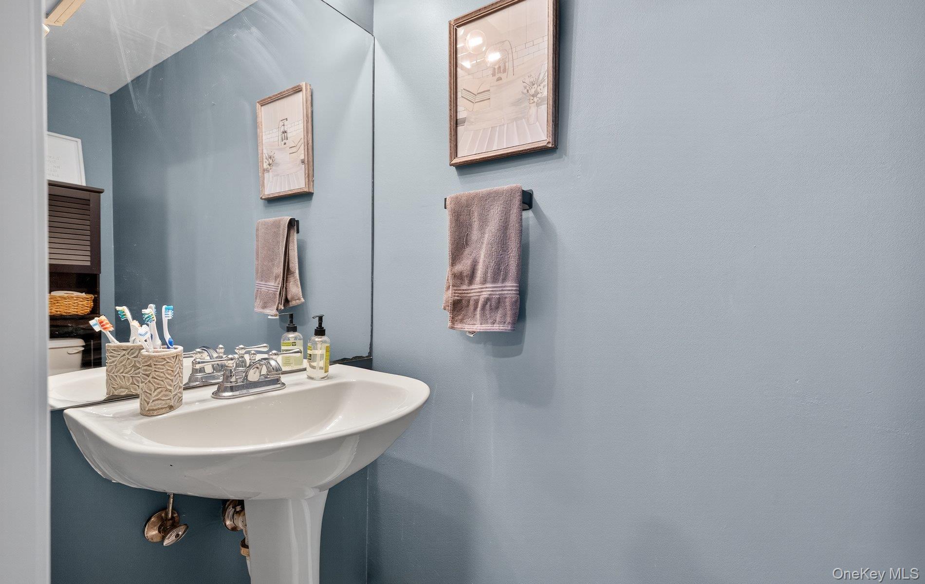 21 Indian Trace, Kings Park, NY 11754