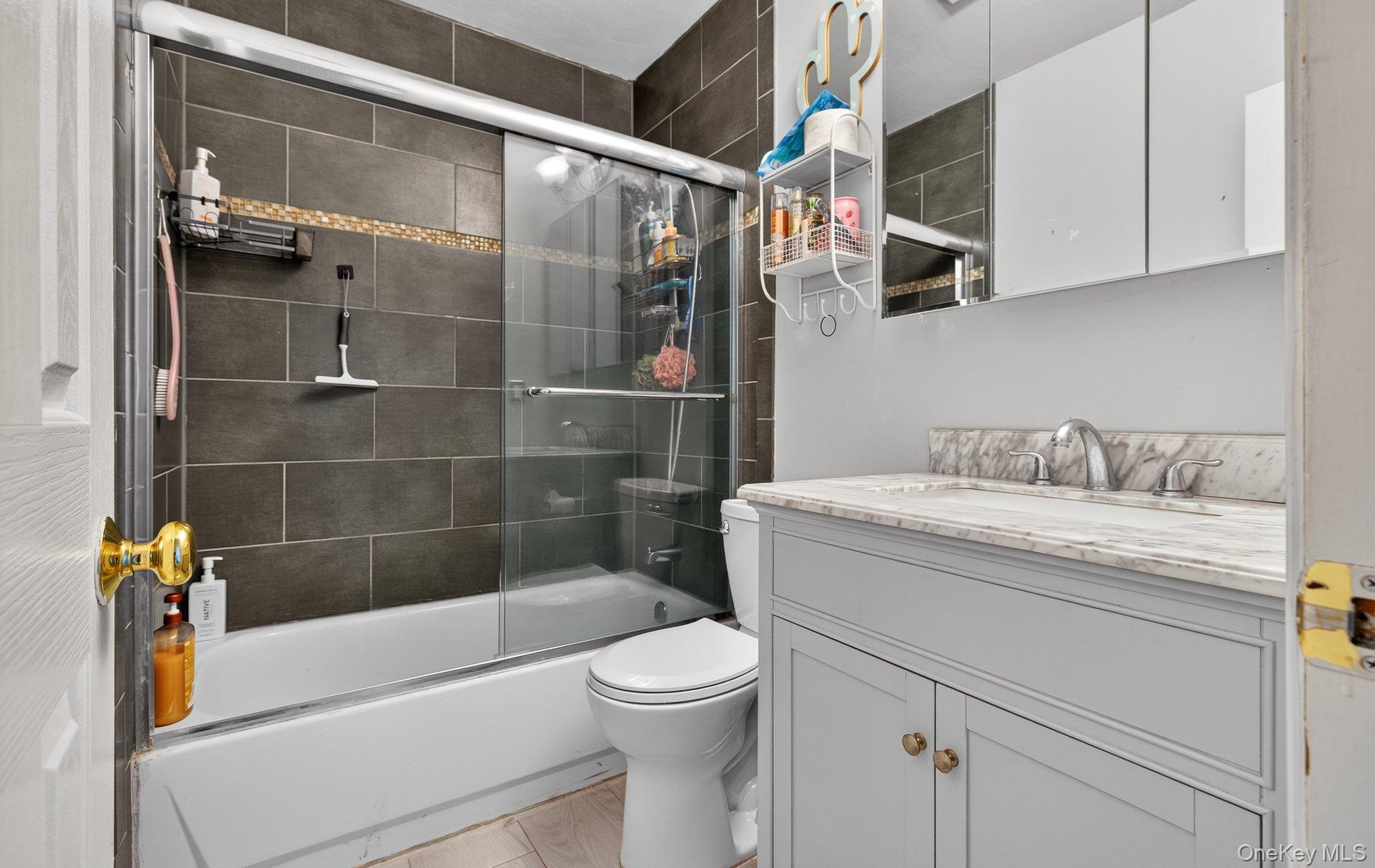 21 Indian Trace, Kings Park, NY 11754