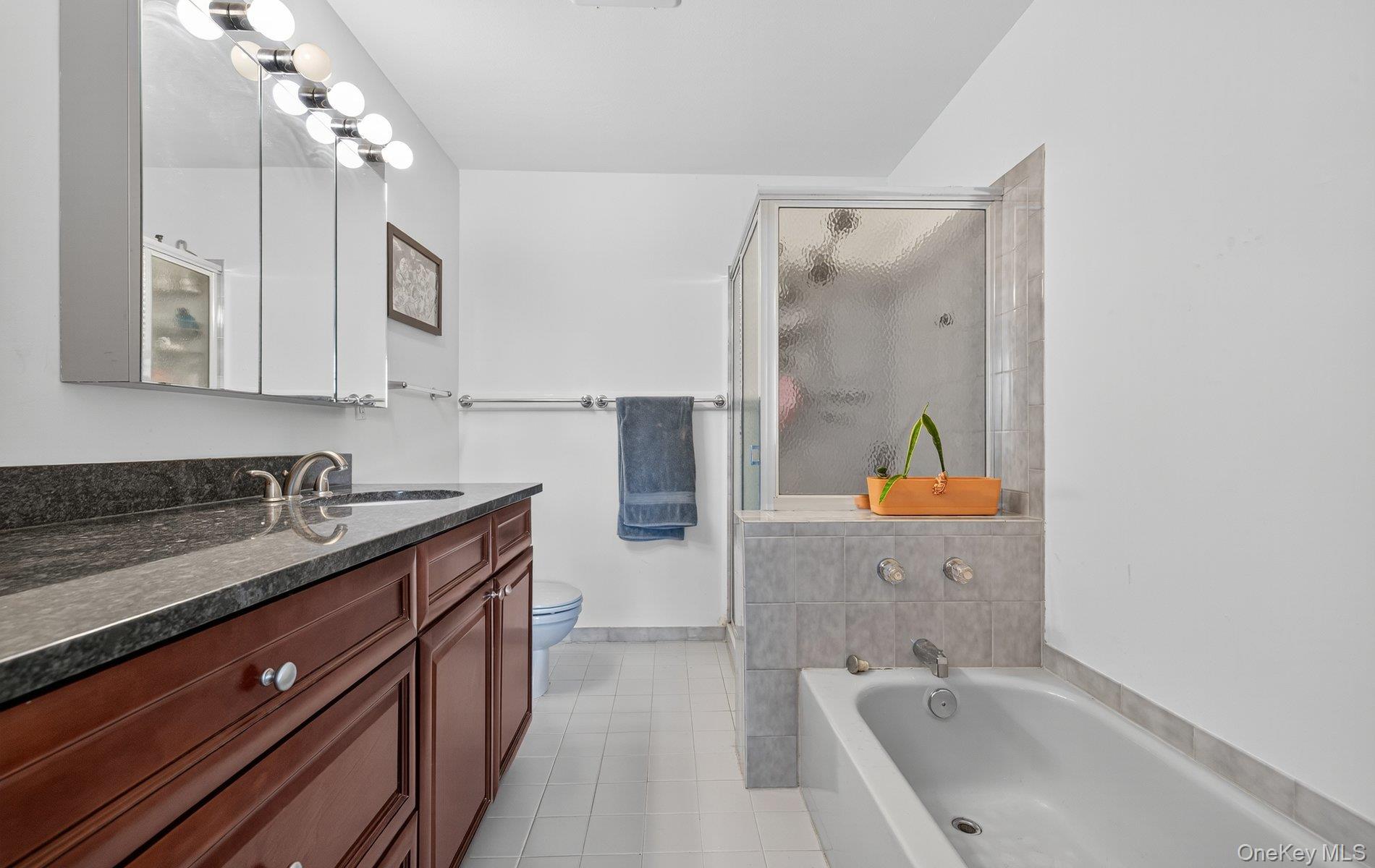 21 Indian Trace, Kings Park, NY 11754