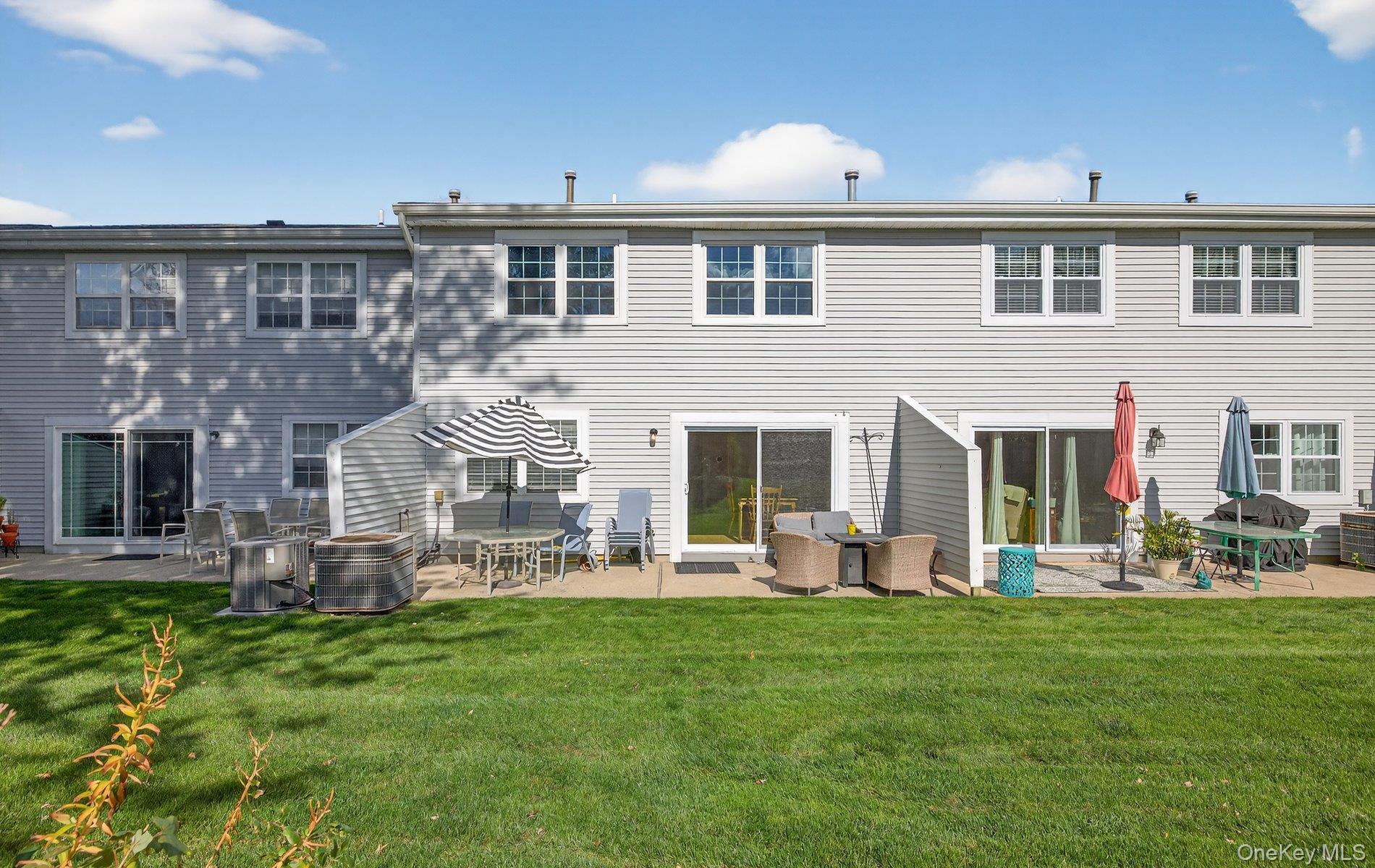 21 Indian Trace, Kings Park, NY 11754