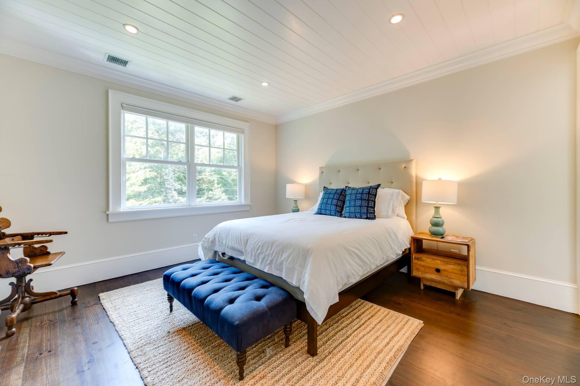 28 Bay View Road N, Southampton, NY 11968