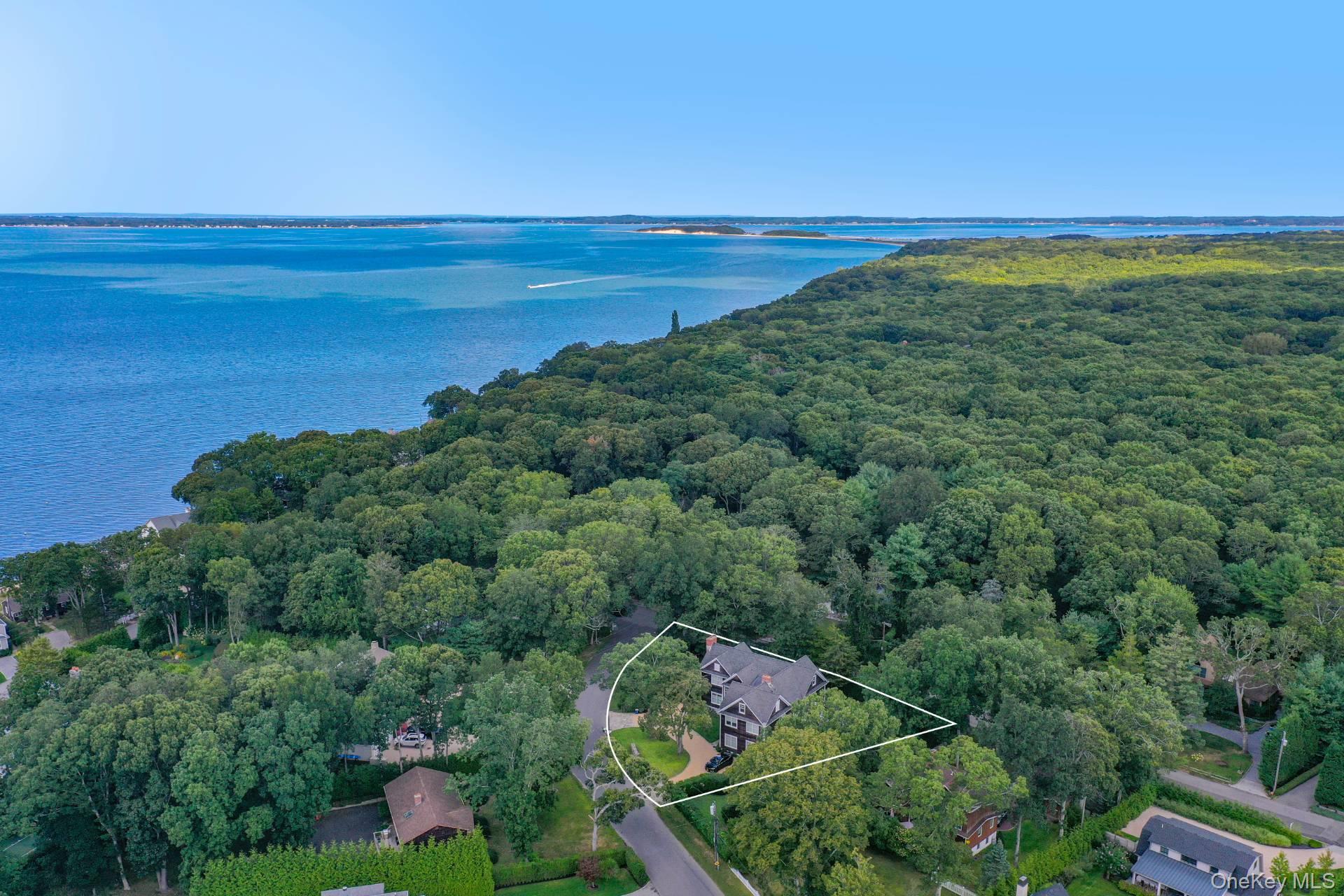 28 Bay View Road N, Southampton, NY 11968