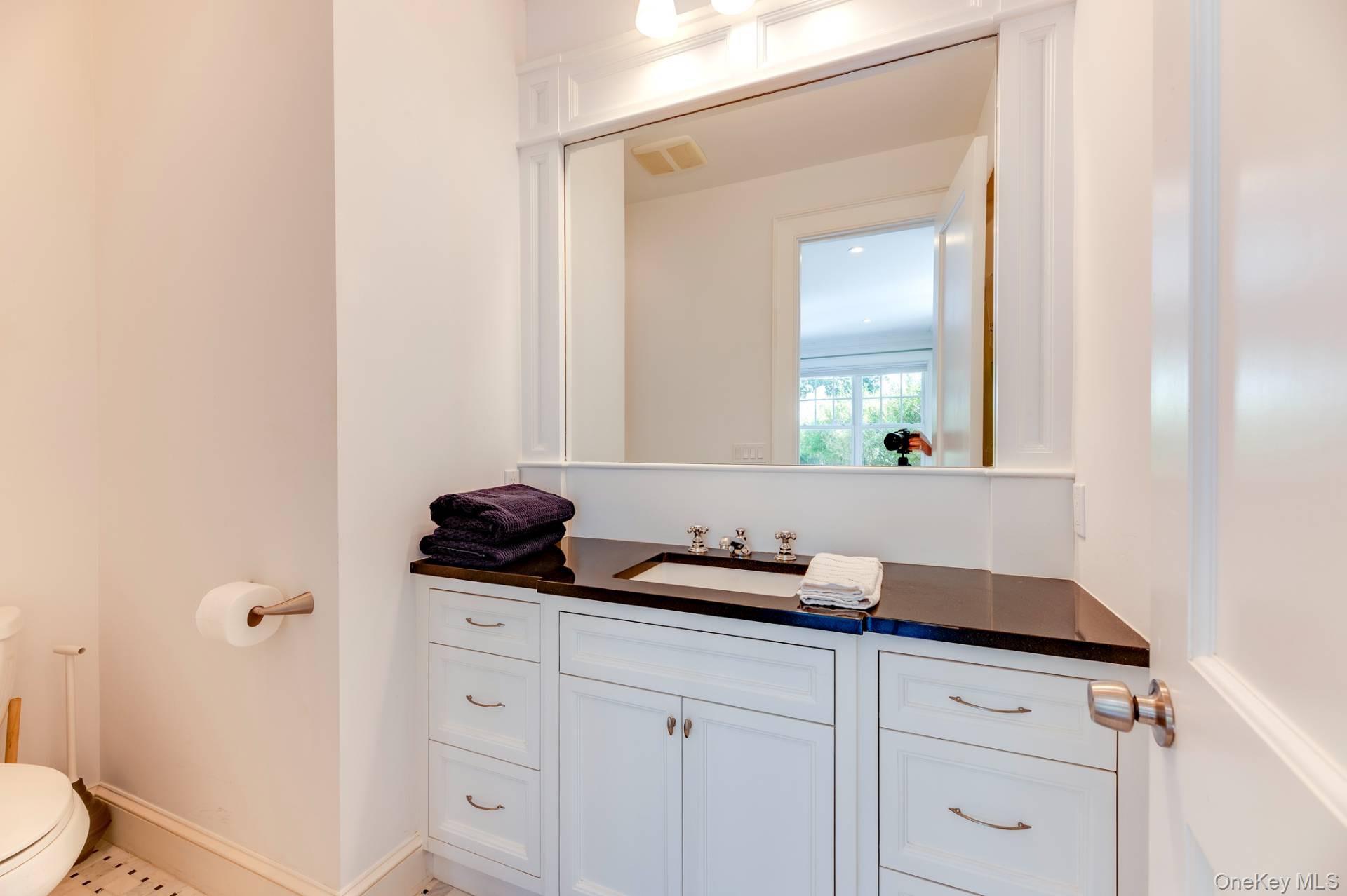 28 Bay View Road N, Southampton, NY 11968