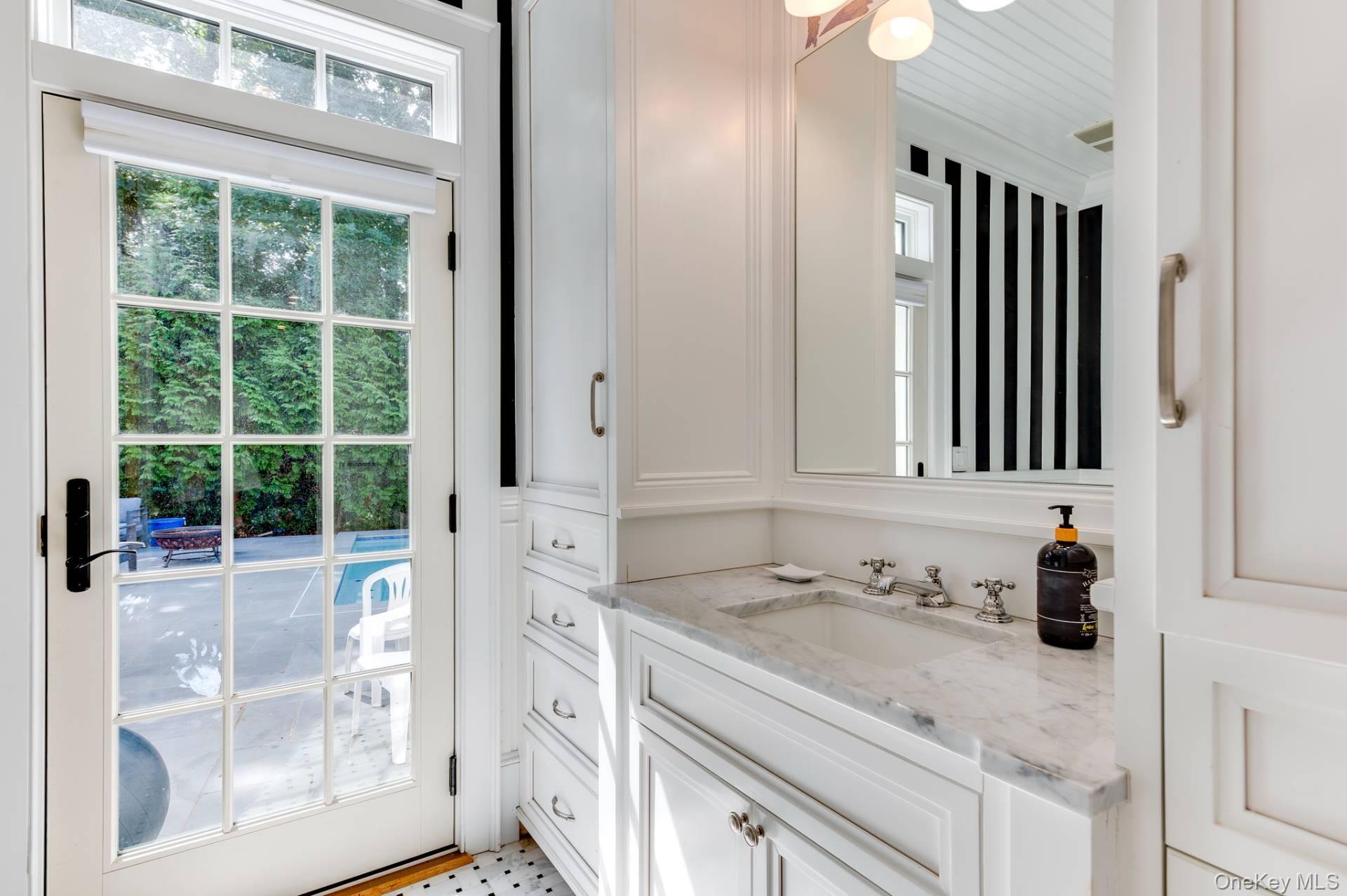 28 Bay View Road N, Southampton, NY 11968