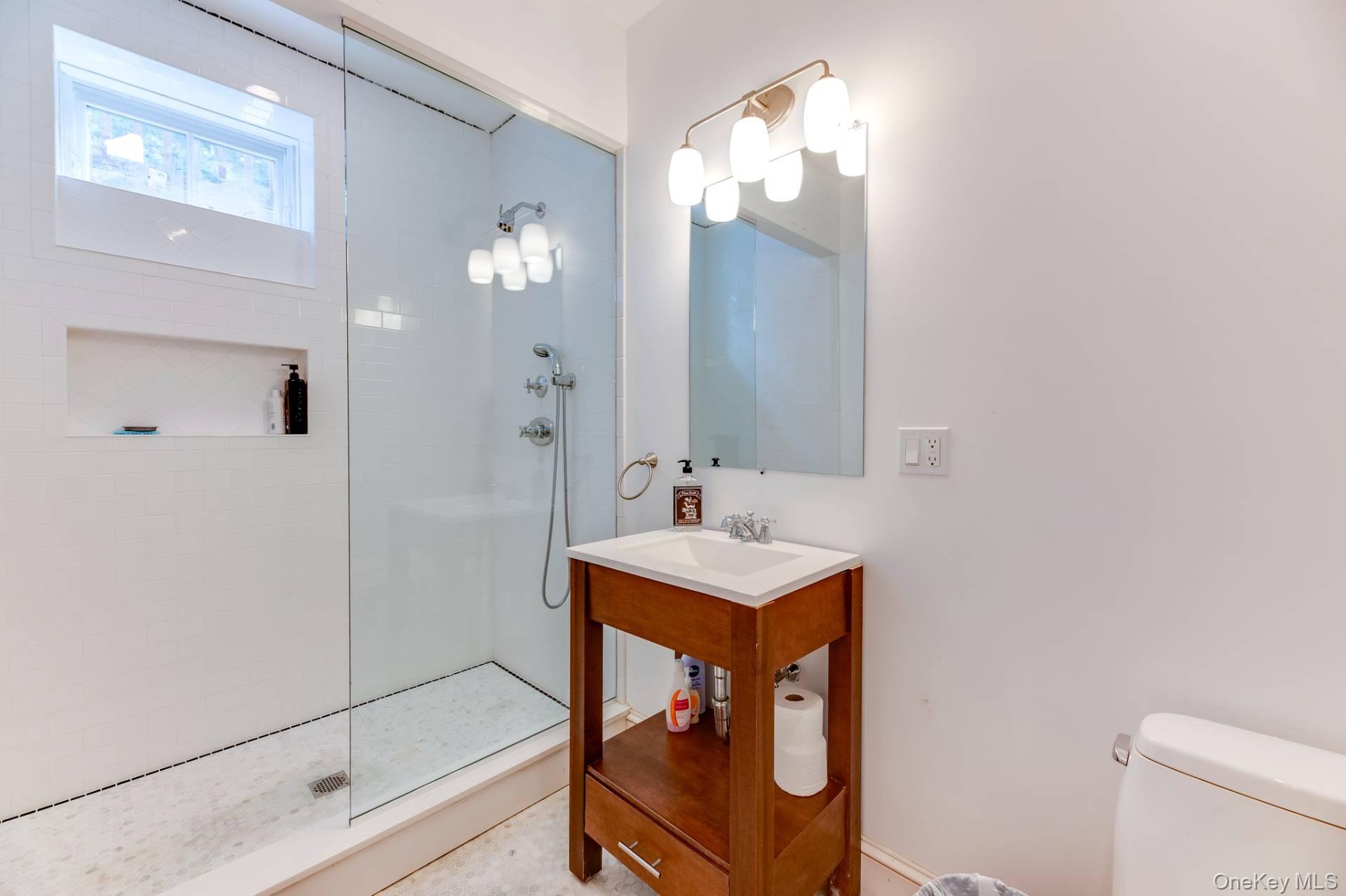 28 Bay View Road N, Southampton, NY 11968