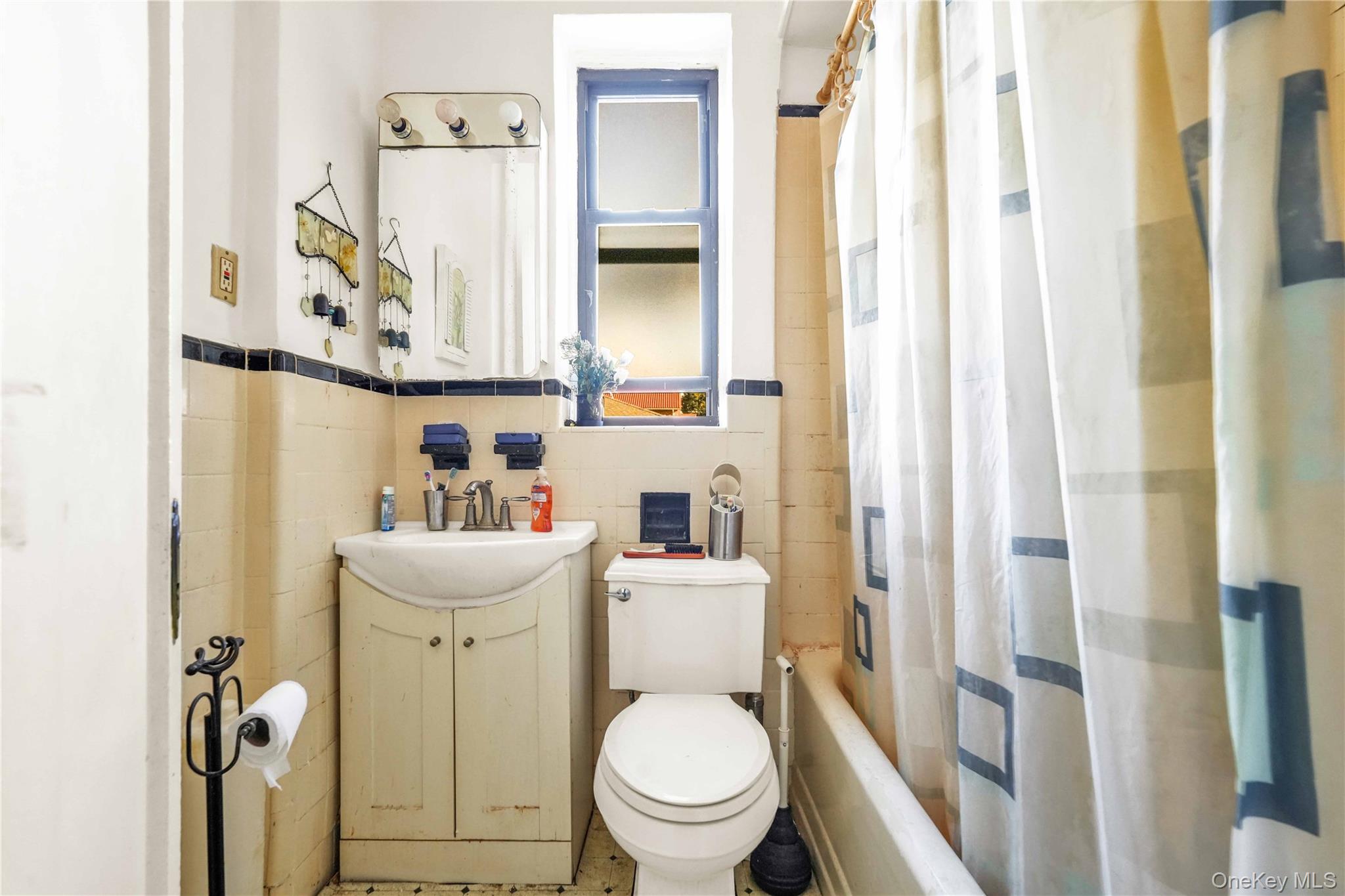 167-10 Crocheron Avenue # 1F, Flushing, NY 11358