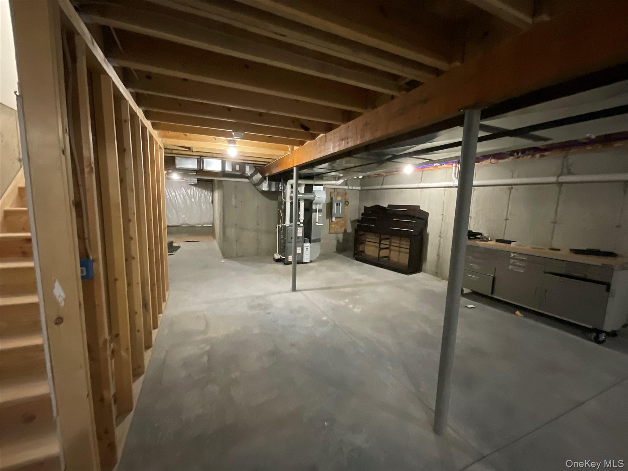 38 Stacey Way, Troy, NY 12180