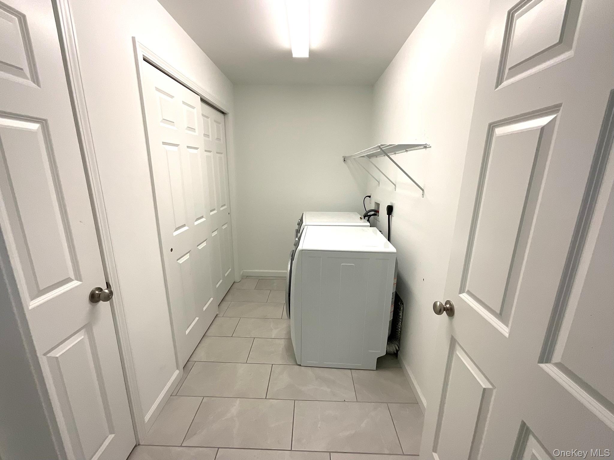 38 Stacey Way, Troy, NY 12180