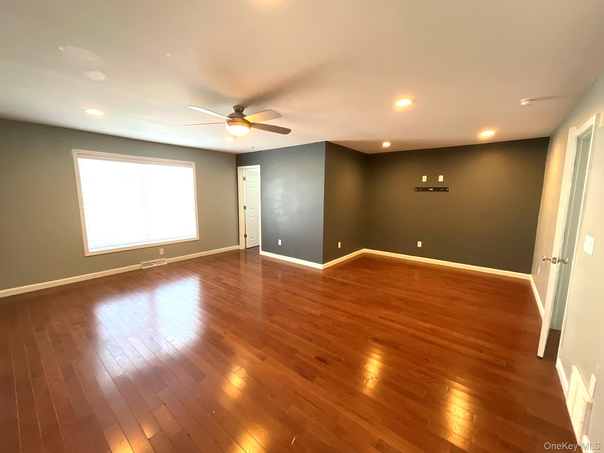 38 Stacey Way, Troy, NY 12180