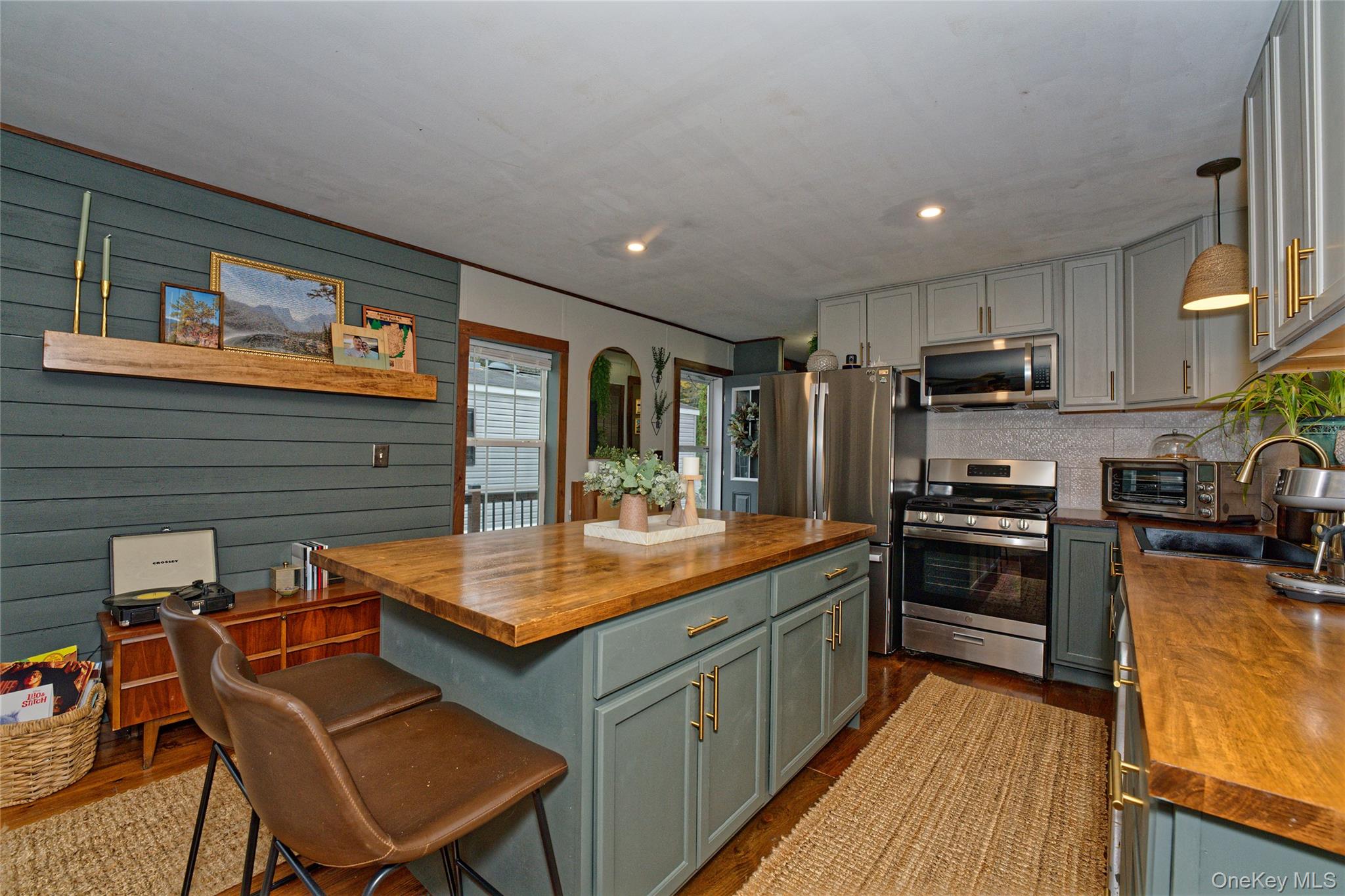 28 Matthew Dr, Castleton, Other, NY 12033