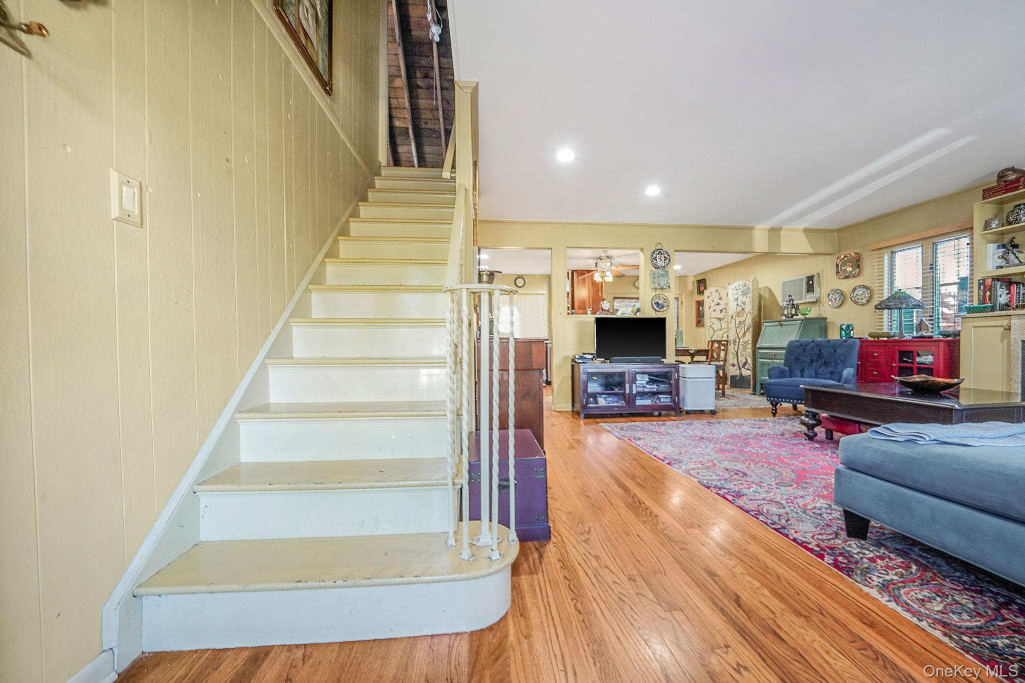 43 Shortridge Drive, Mineola, NY 11501