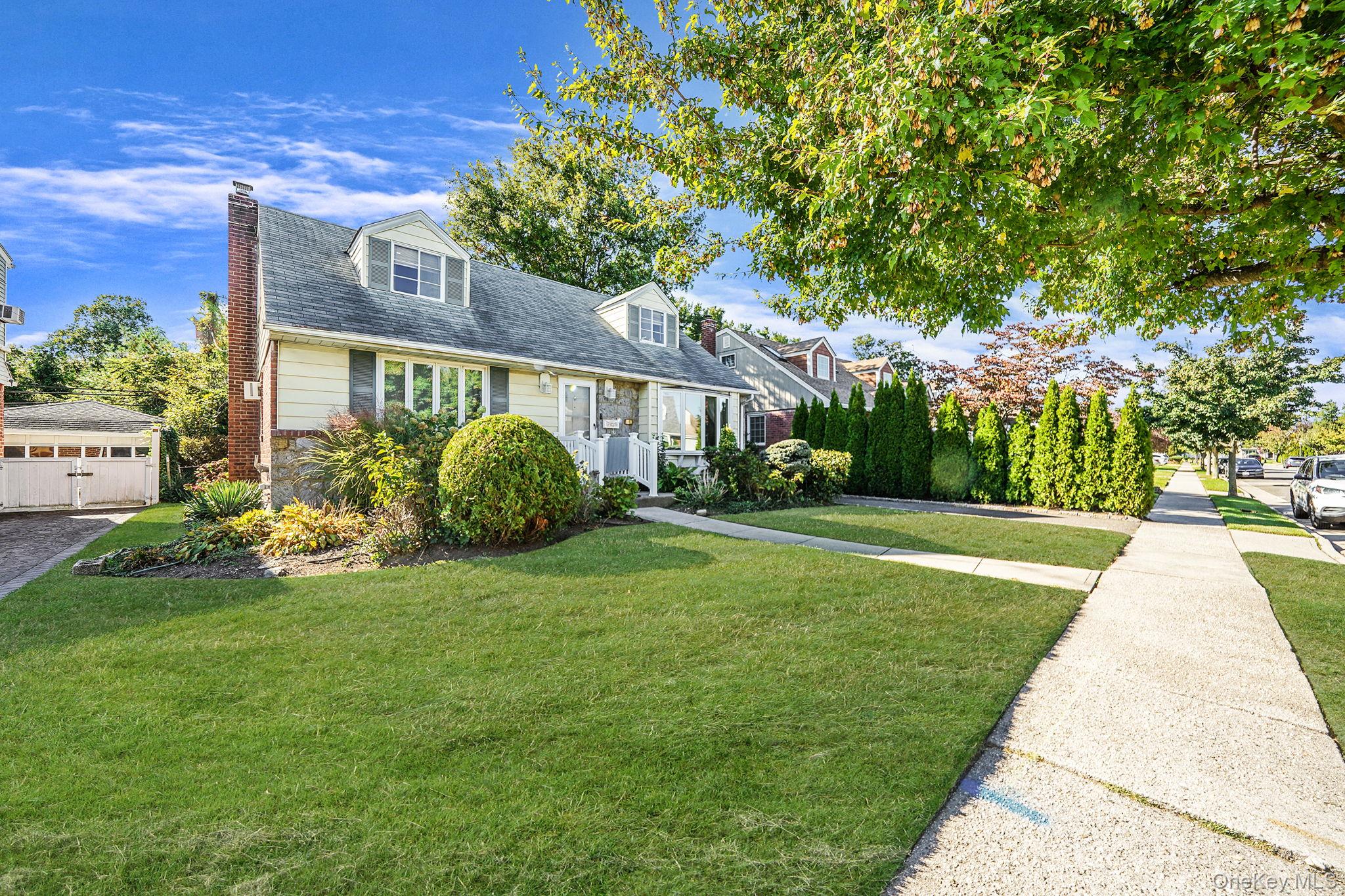 43 Shortridge Drive, Mineola, NY 11501