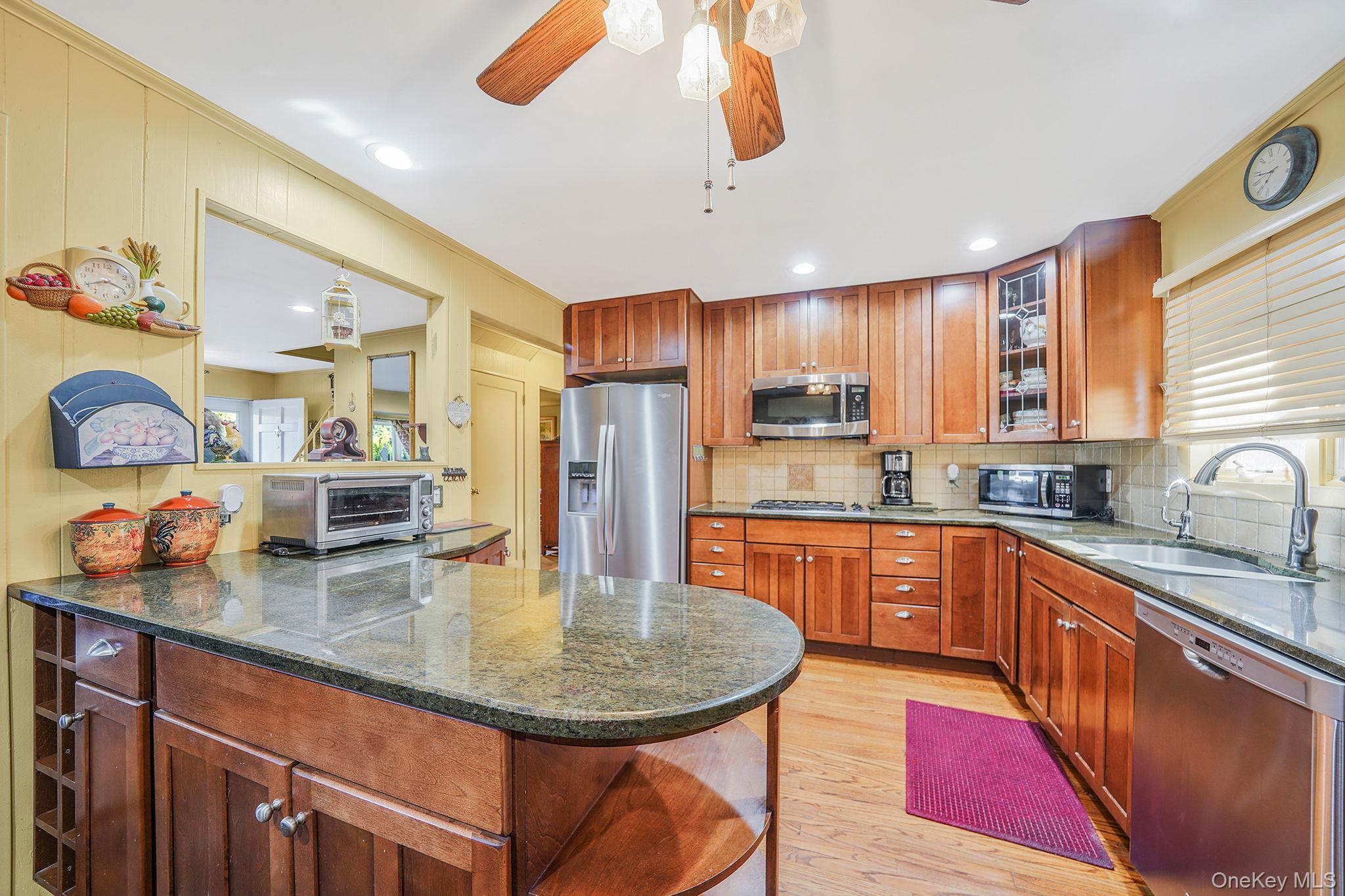 43 Shortridge Drive, Mineola, NY 11501