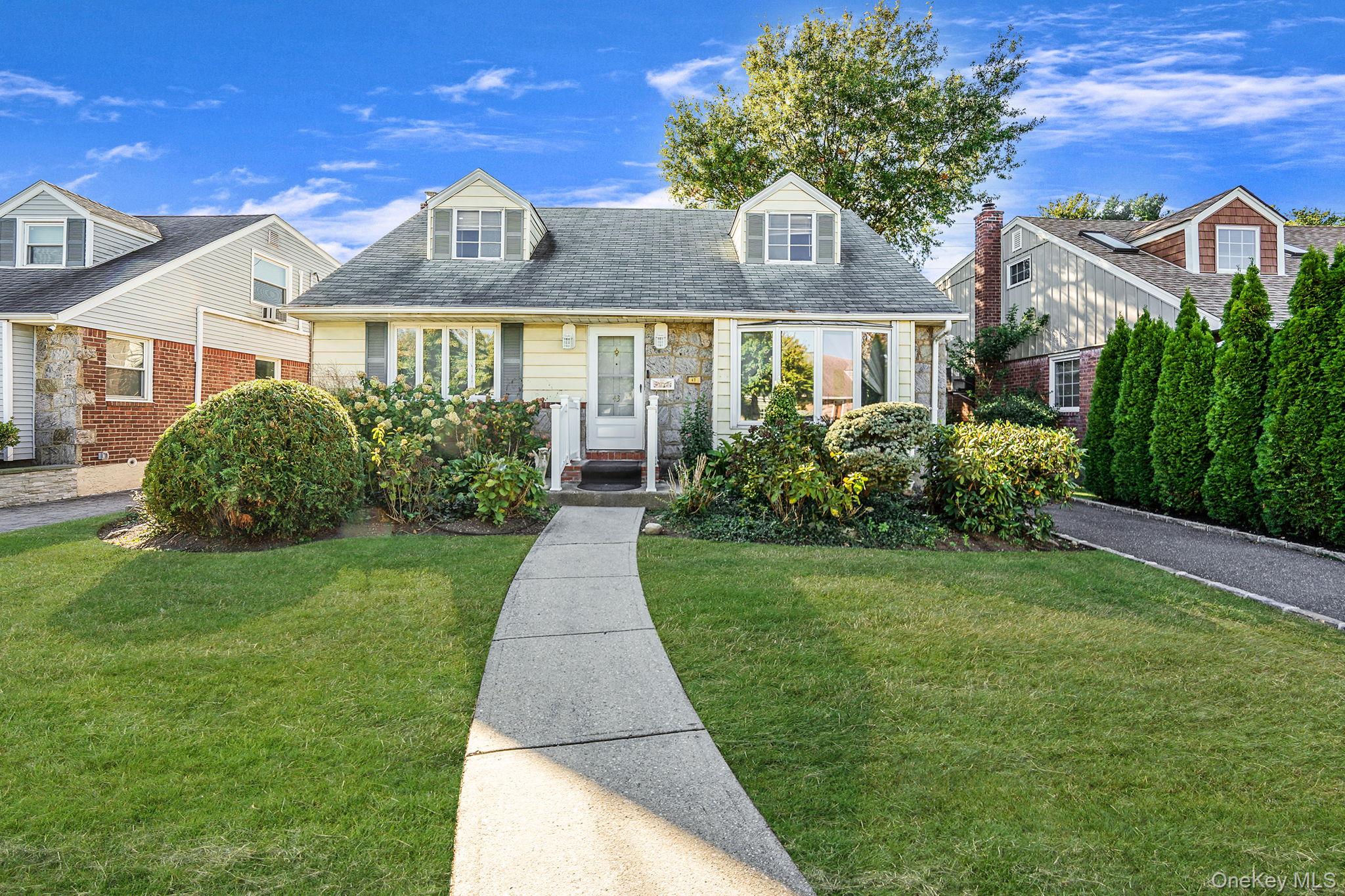 43 Shortridge Drive, Mineola, NY 11501