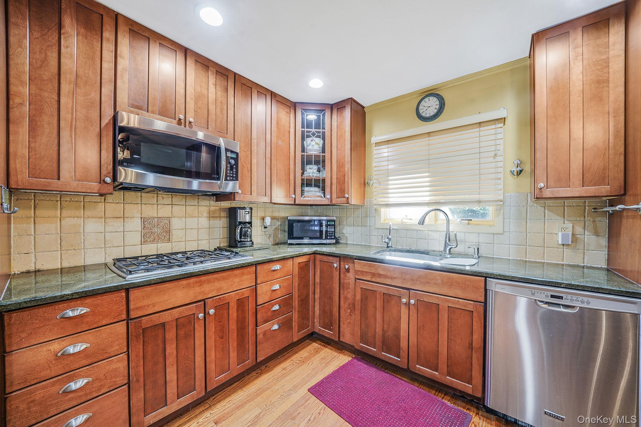 43 Shortridge Drive, Mineola, NY 11501