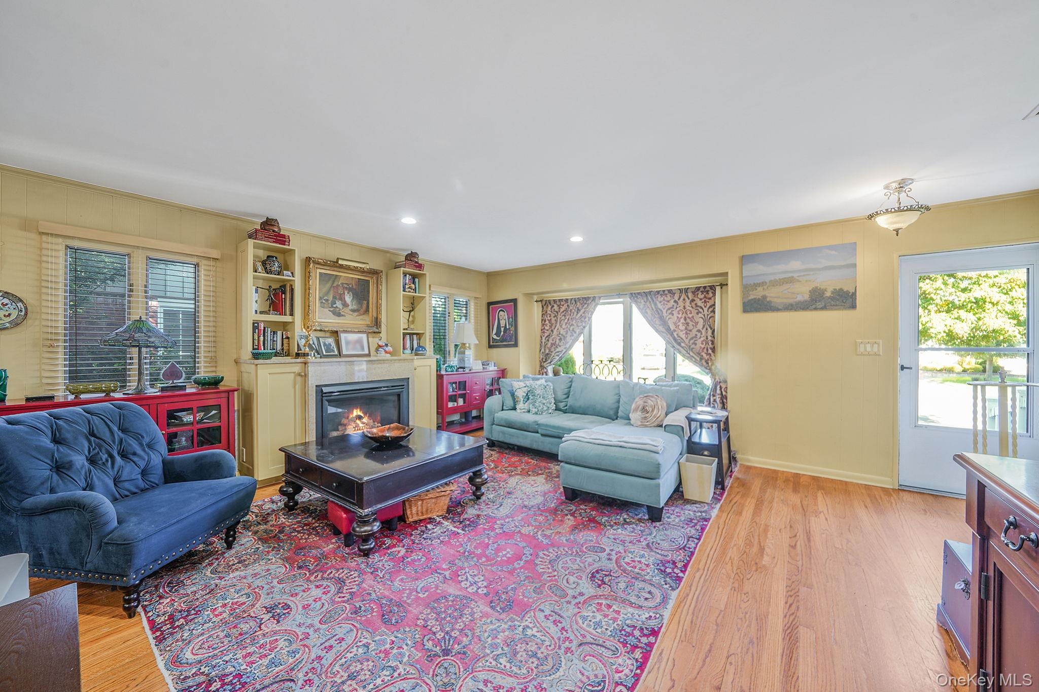 43 Shortridge Drive, Mineola, NY 11501