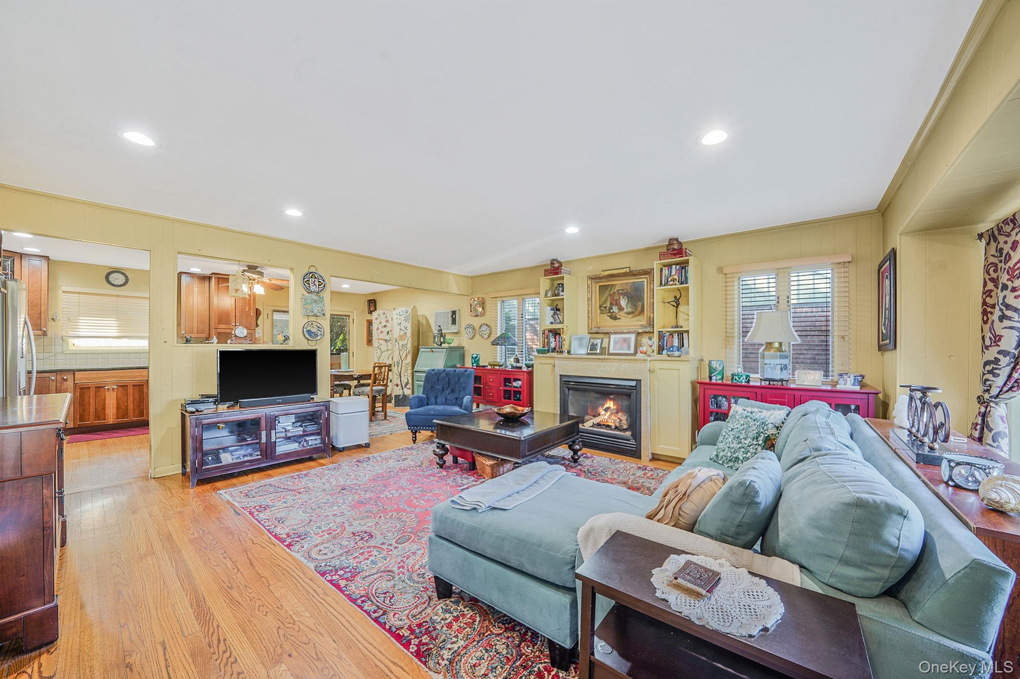 43 Shortridge Drive, Mineola, NY 11501